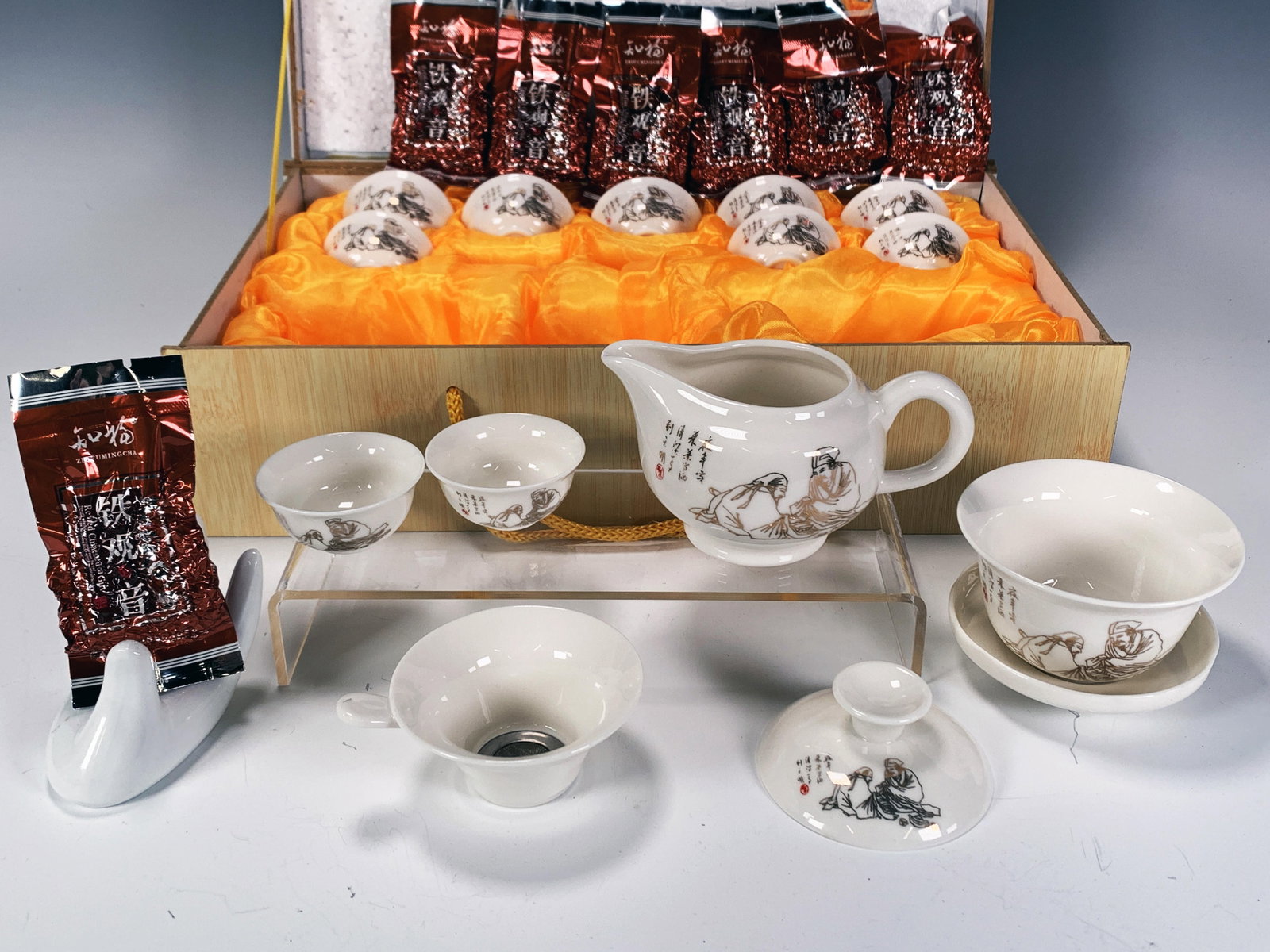 JING PIN YU CI MINI TEA SERVING SET IN CASE: JING PIN YU CI MINI TEA SERVING SET IN CASE