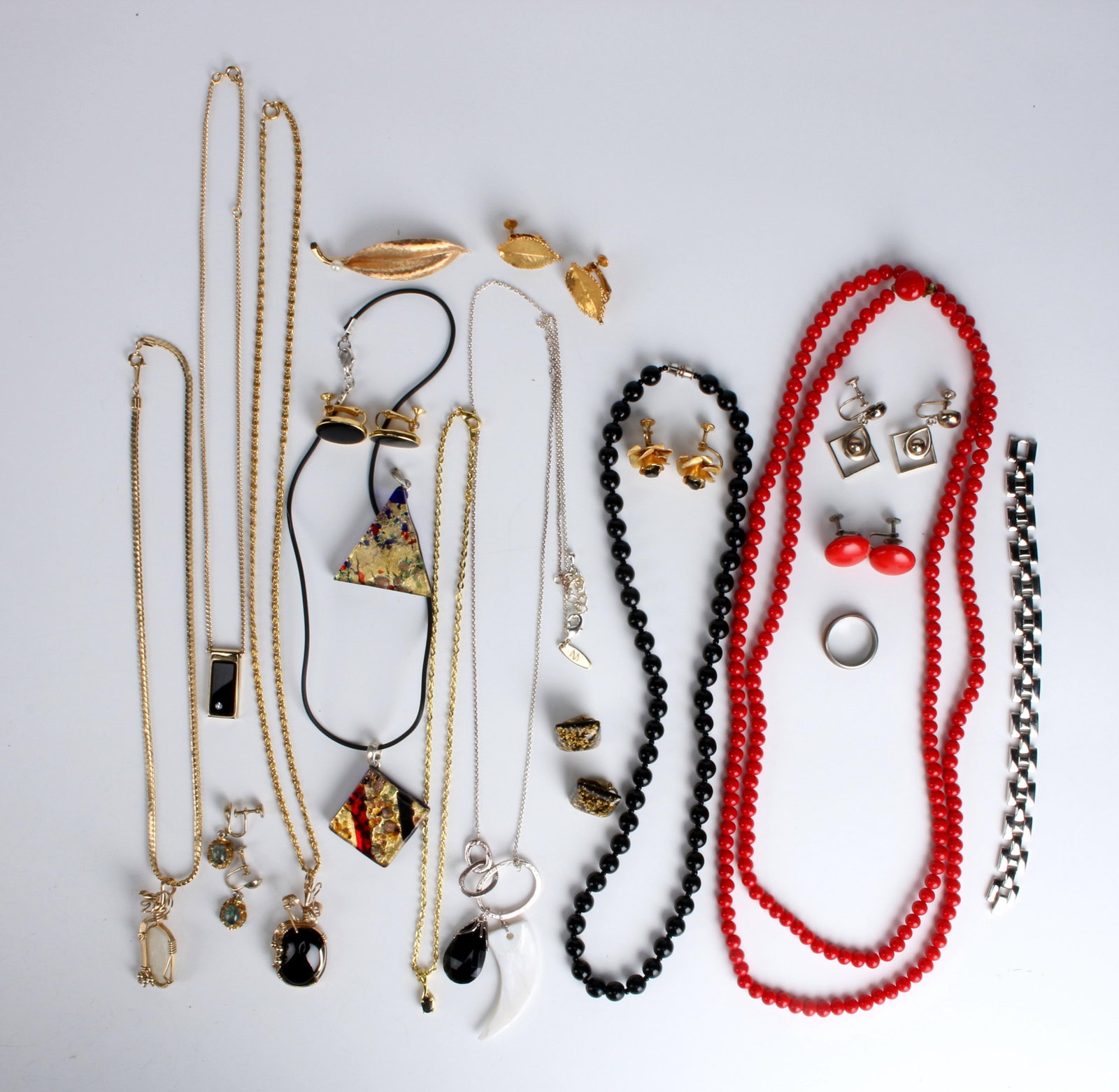 BLACK, RED, AND GOLD OPAL ONYX JEWELRY: BLACK, RED, AND GOLD OPAL ONYX JEWELRY