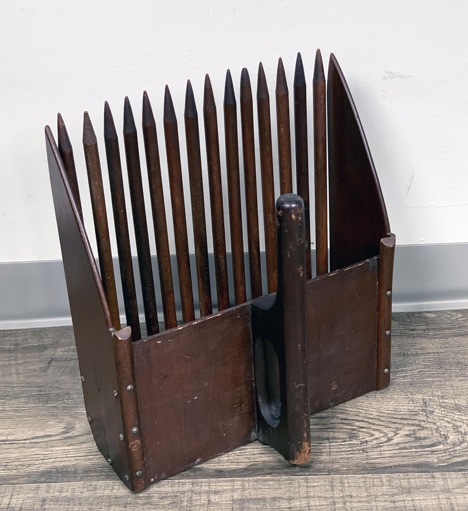 VINTAGE WOODEN CRANBERRY SCOOP (1 of 4)