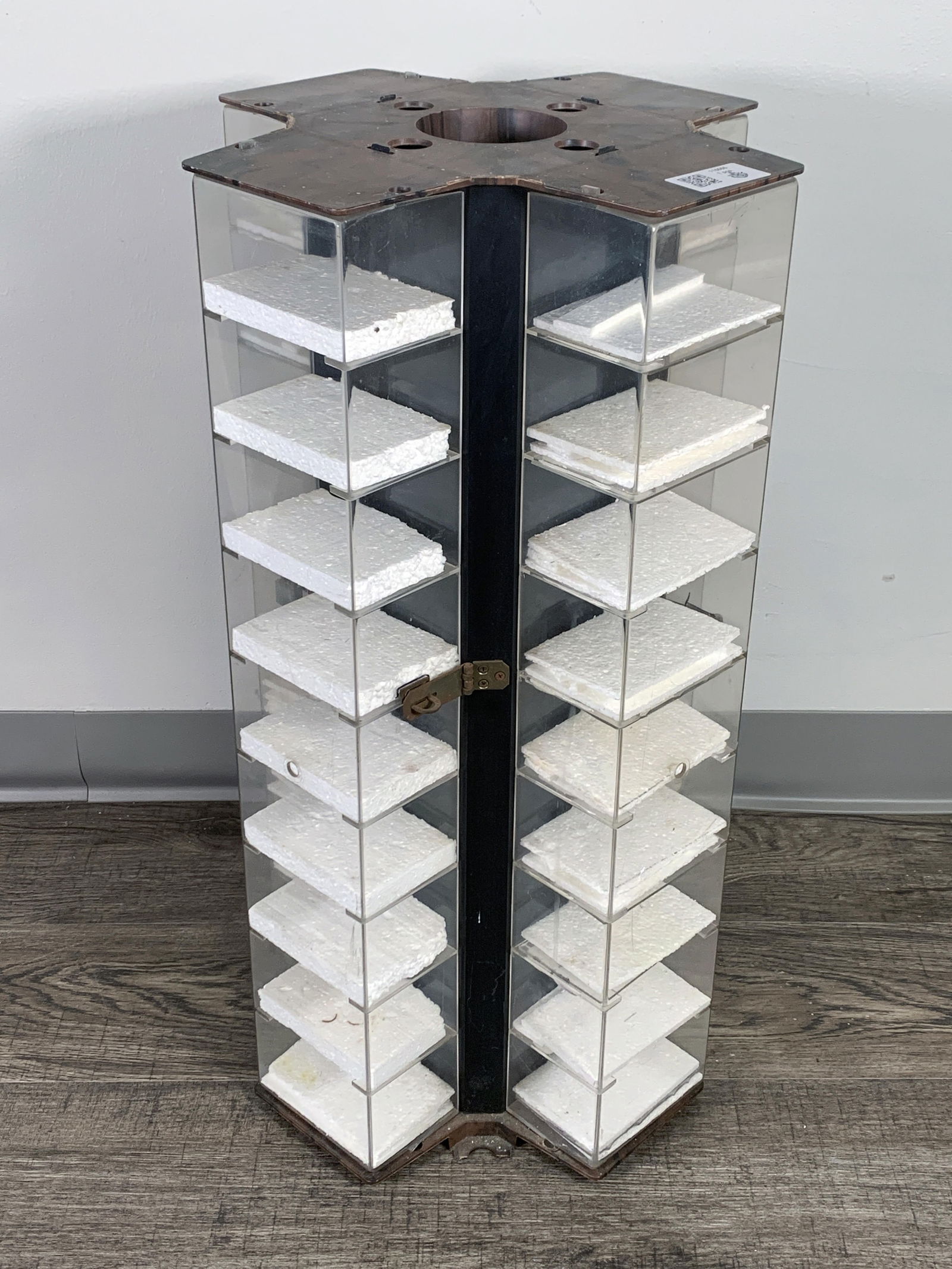 VINTAGE DISPLAY CASE (1 of 4)