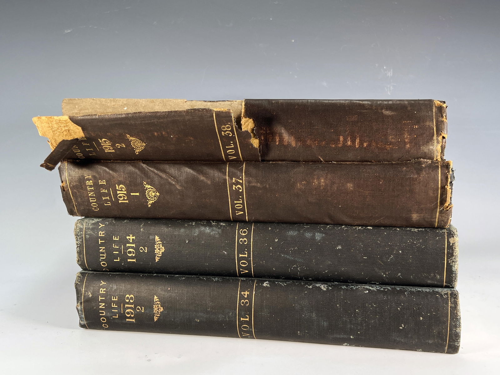 4 BOUND BOOKS COUNTRY LIFE ILLUSTRATED ISSUES 1913 - 1915 (1 of 6)