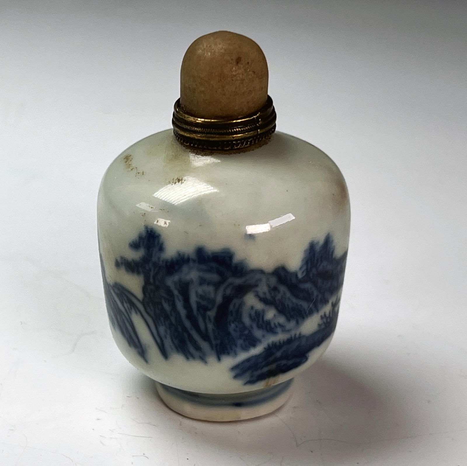 BLUE & WHITE PORCELAIN SNUFF BOTTLE (1 of 3)