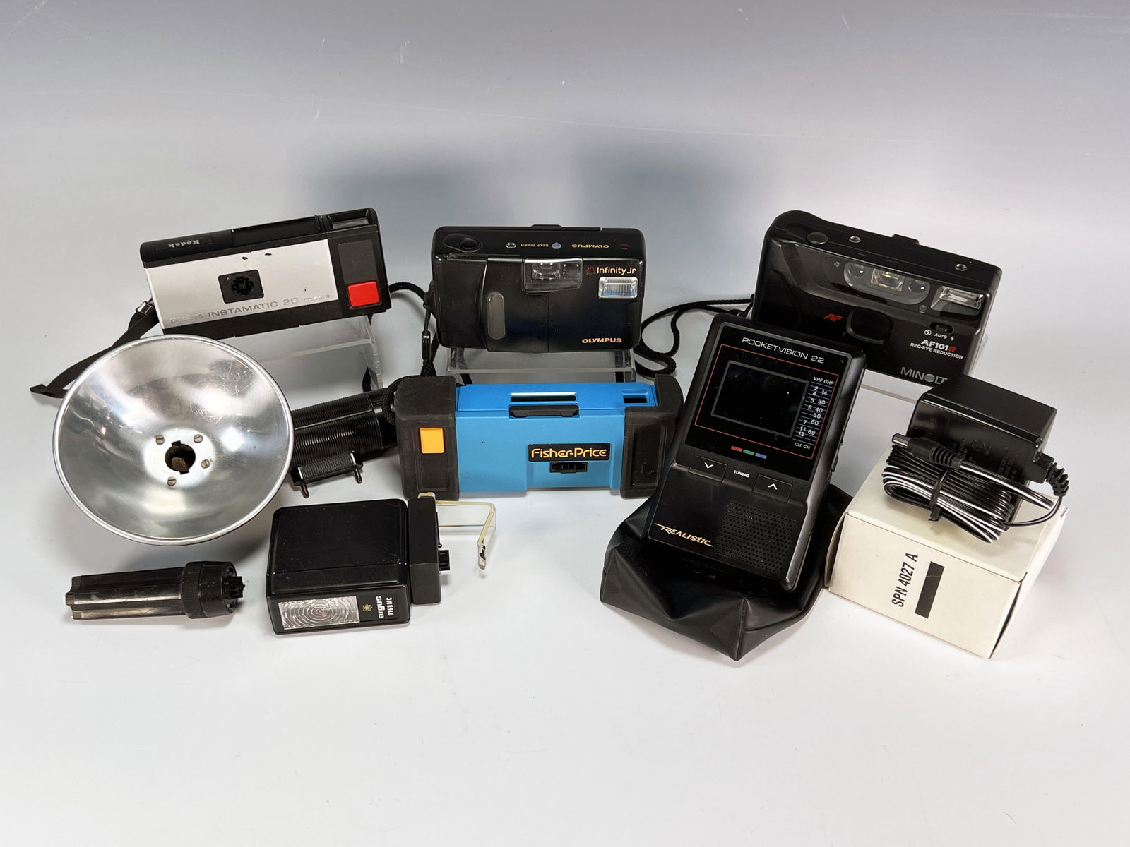 LOT OF VINTAGE CAMERA (1 of 2)