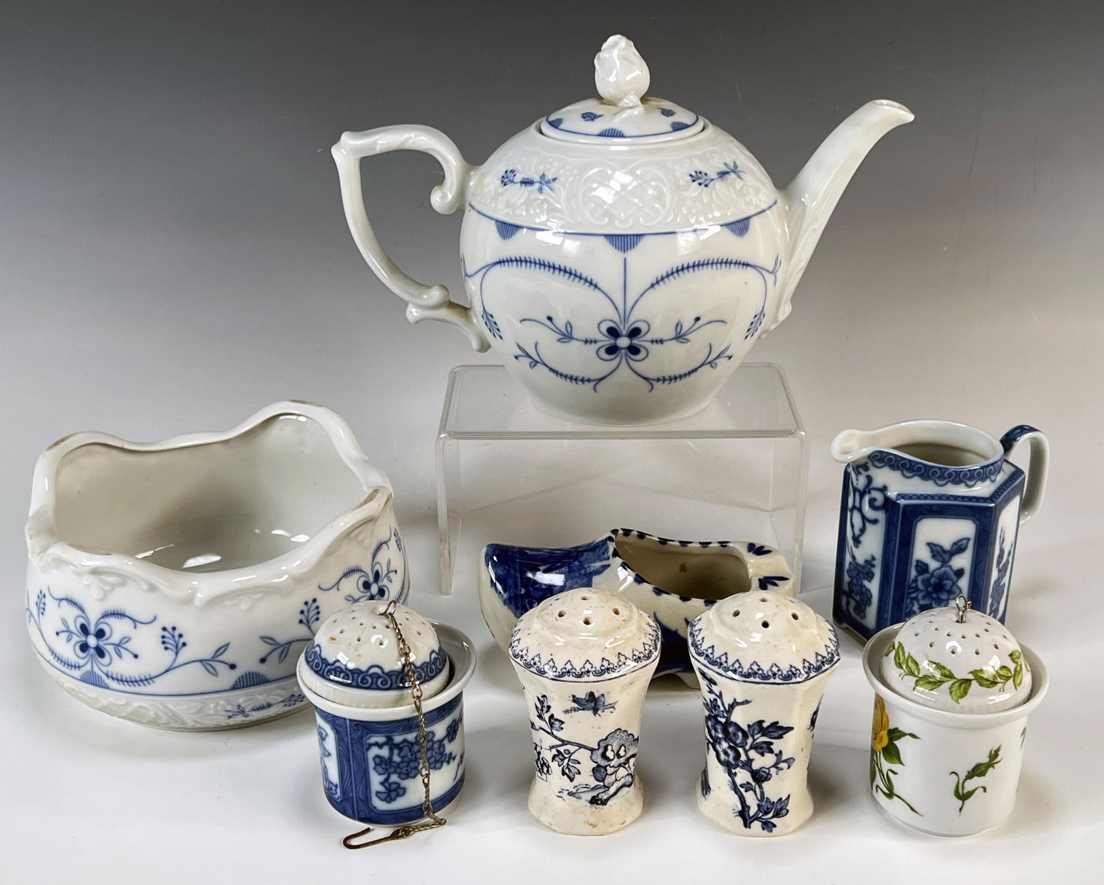 TEA POT, 2 TEA STRAINERS, CREAMER, SALT & PEPPER (1 of 11)