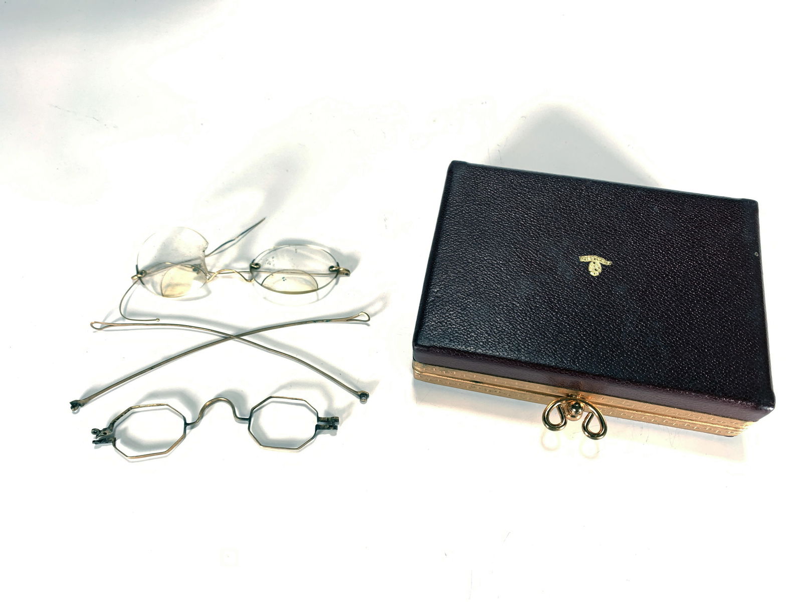 ANTIQUE SPECTACLES IN BOX: ANTIQUE SPECTACLES IN BOX </