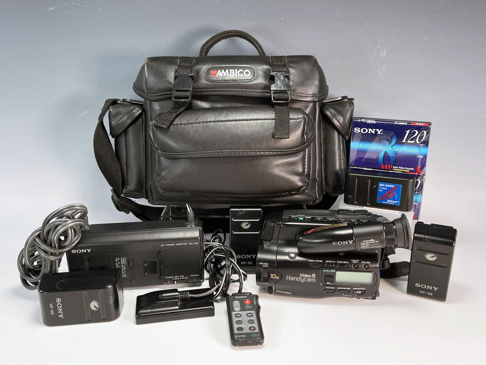 SONY VIDEO 8 HANDYCAM NTSC CCD TR71 IN CASE (1 of 6)