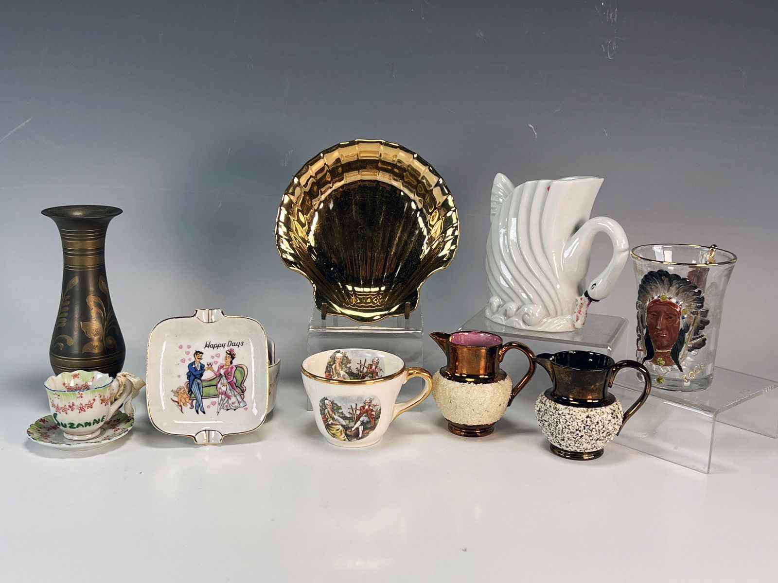 SMALL DECORATIVE COLLECTIBLES TRINKETS ASHTRAYS (1 of 7)