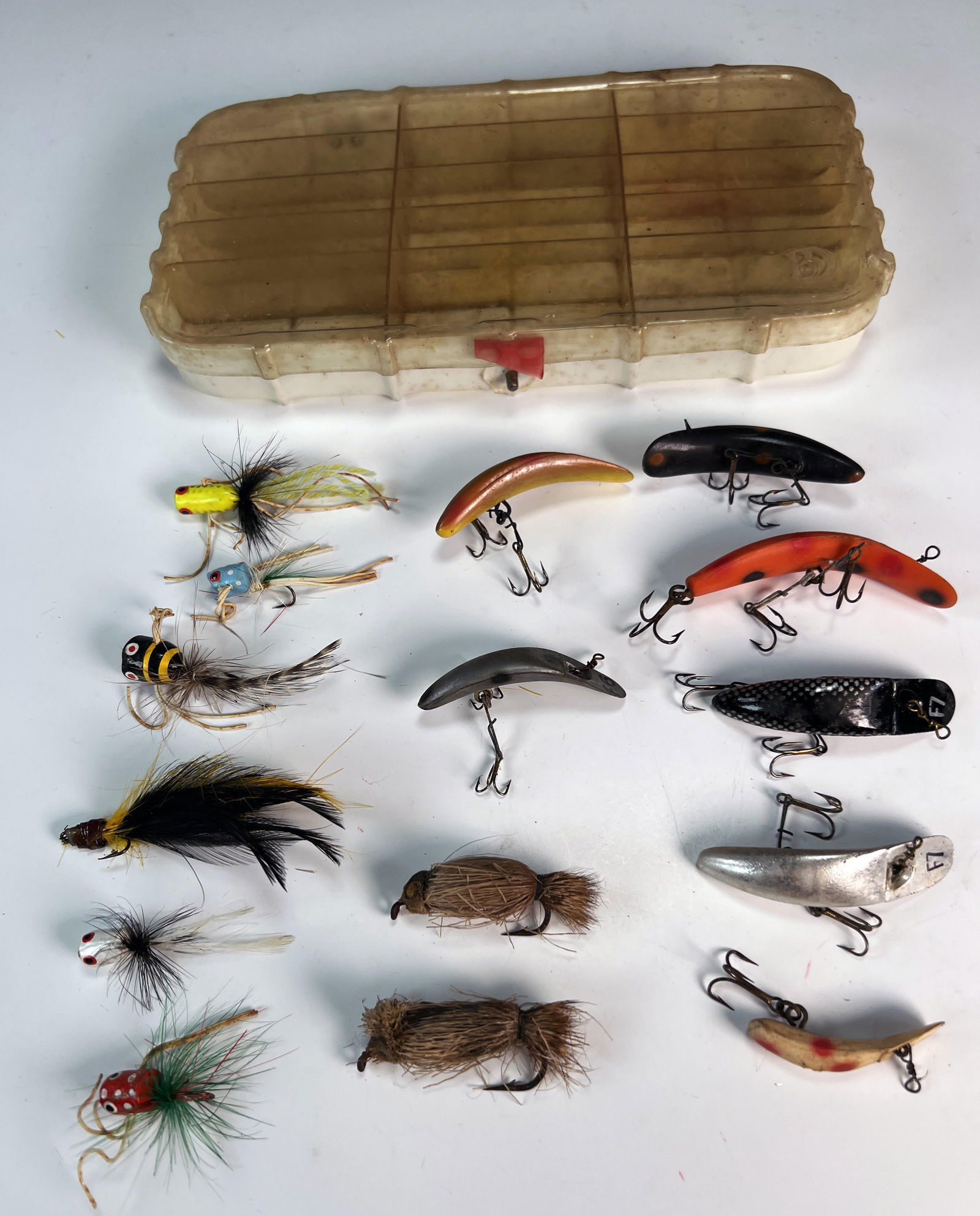 BOX OF VINTAGE FLIES & LURES (1 of 5)