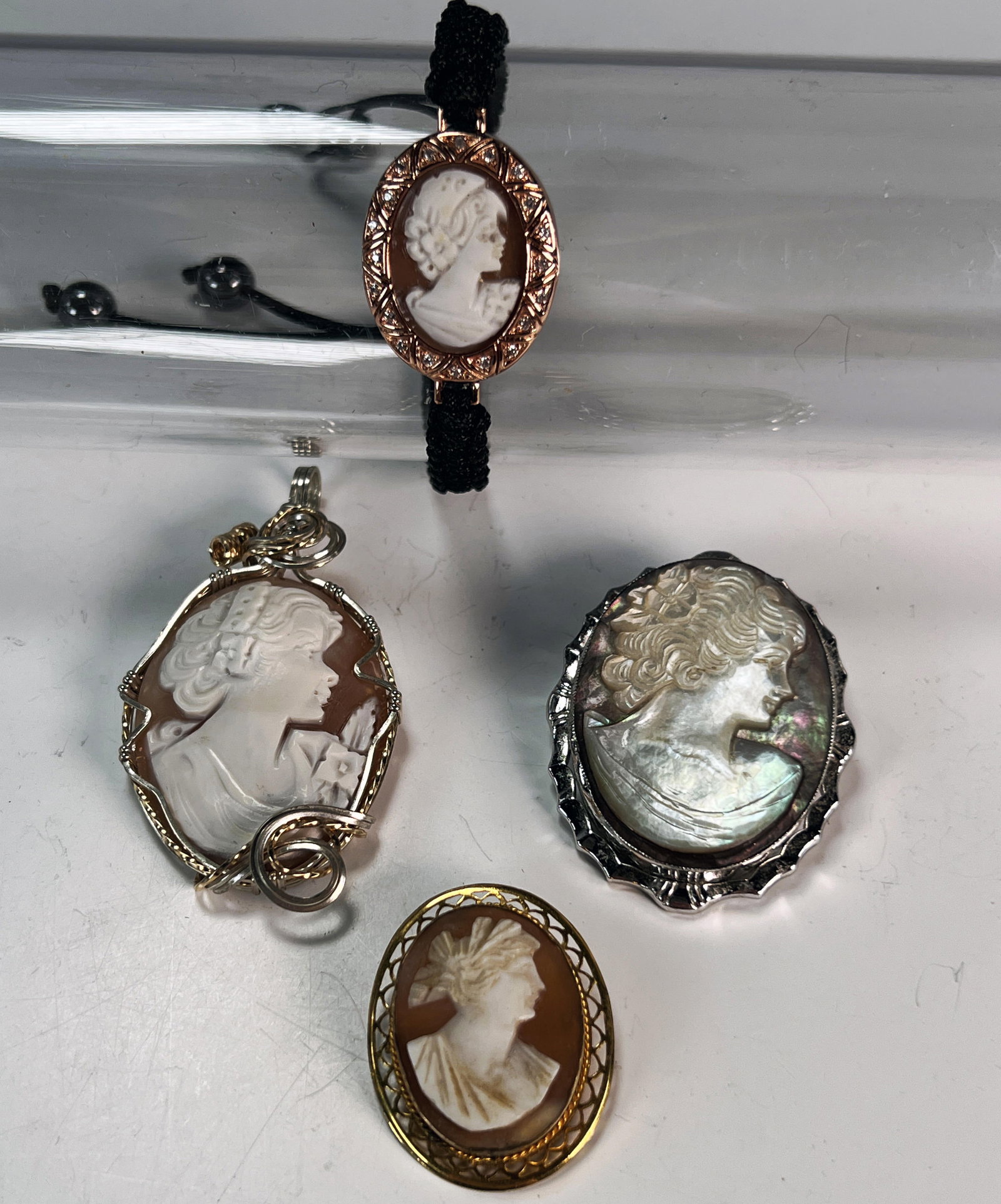 CAMEO PINS & PENDANTS, ONE STERLING: CAMEO PINS & PENDANTS, ONE STERLING