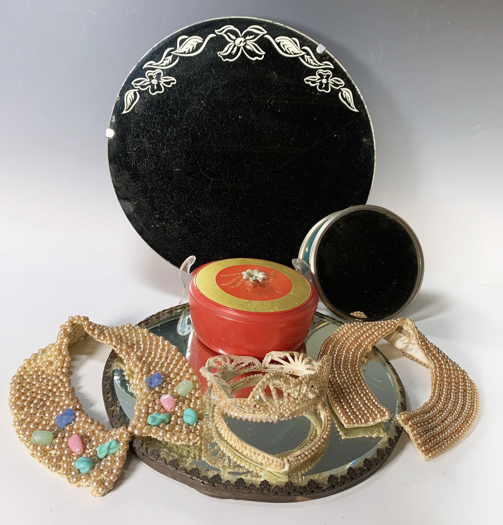 VINTAGE VANITY ITEMS & ACCESSORIES (1 of 6)