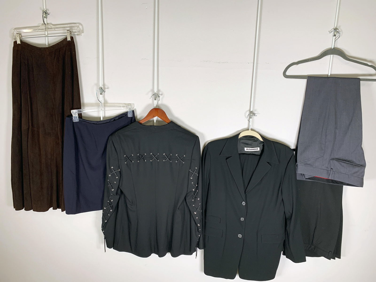 DESIGNER JIL SANDER, ESCADA, DKNY & MORE CLOTHING LOT: DESIGNER JIL SANDER, ESCADA, DKNY & MORE CLOTHING