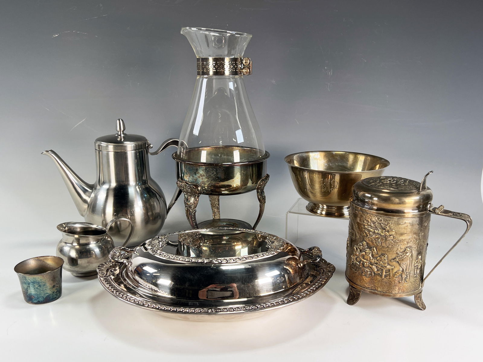 LOT OF SILVER PLATE AND STAINLESS STEEL ONEIDA, PAUL REVERE REPRO (1 of 8)