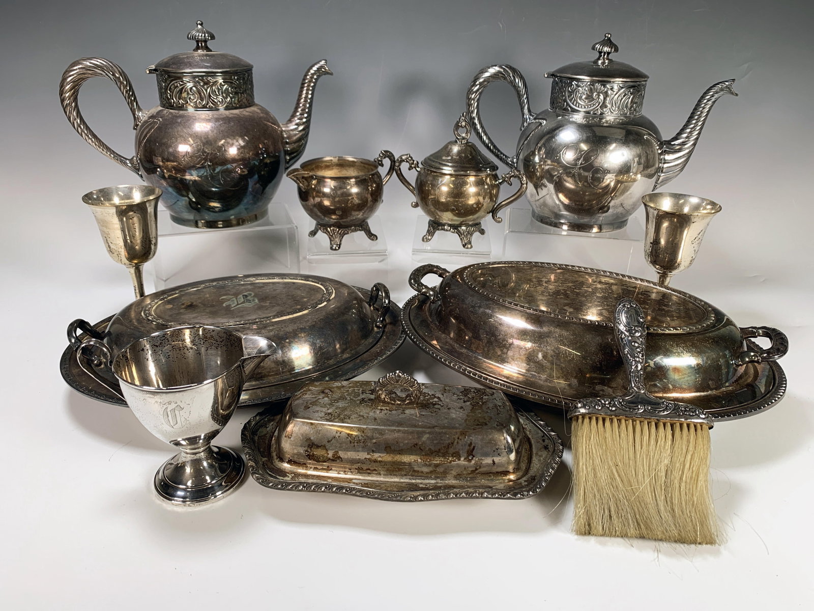 STERLING AND SILVERPLATE LOT: STERLING AND SILVERPLATE LOT