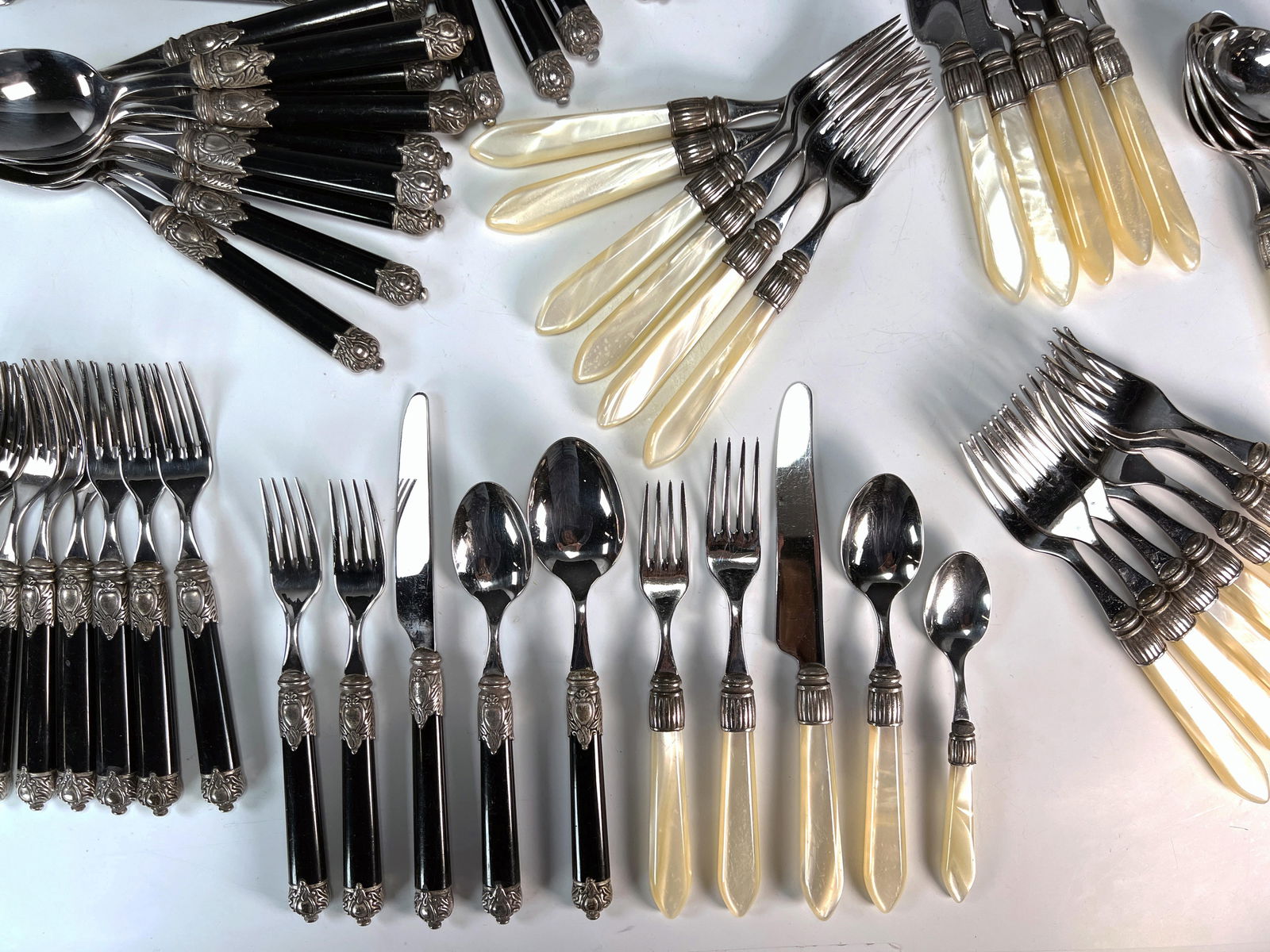 LENOX & BUGATTI 18/10 STAINLESS BLACK & PEARL HANDLES FLATWARE (1 of 5)