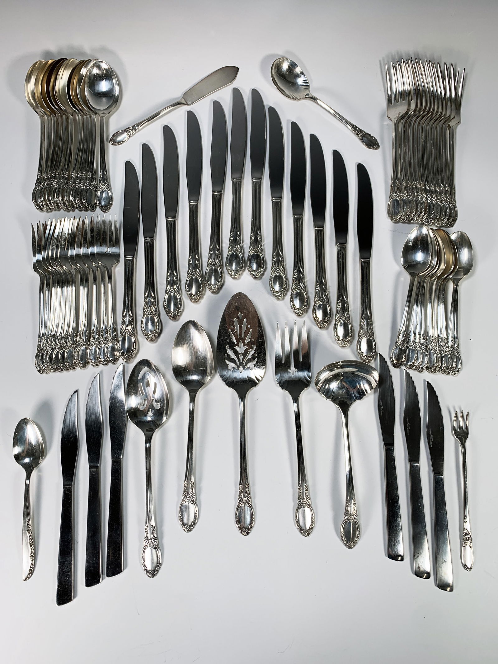 SET OF ONEIDA WM ROGERS FLATWARE SERVICE FOR 10 PLUS (1 of 6)