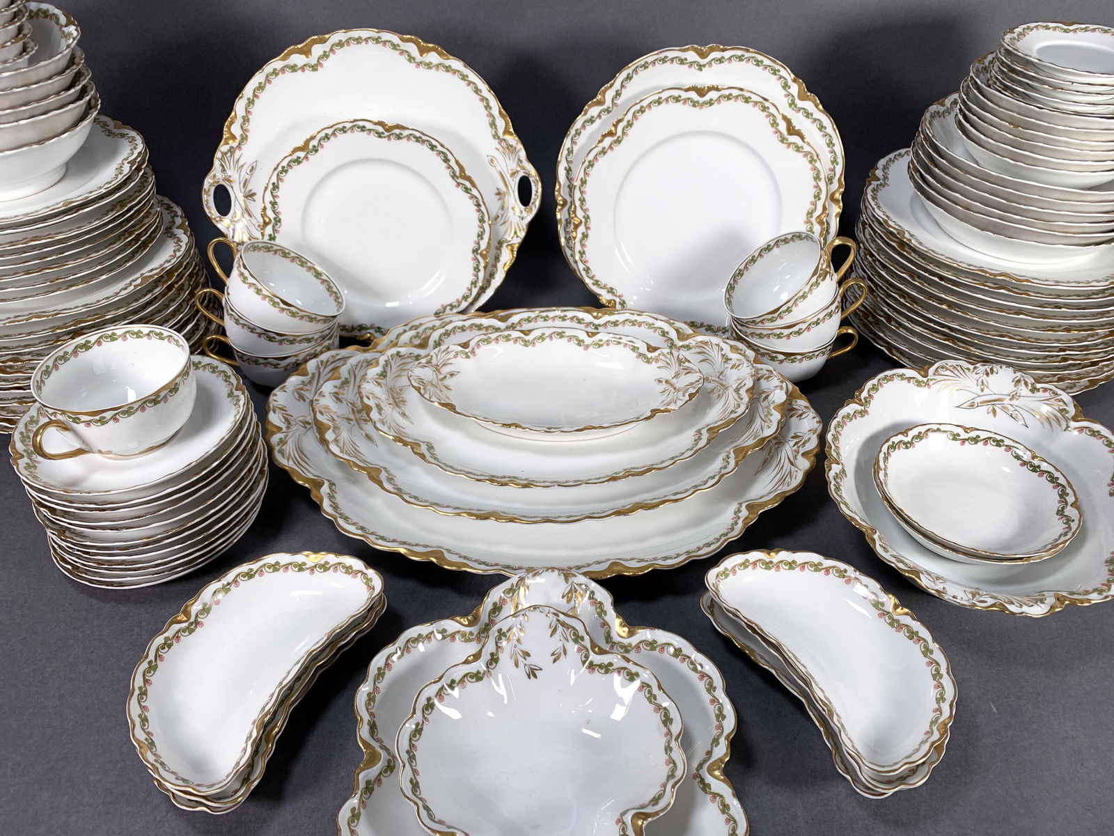 LIMOGES CLOVER LEAF CHINA SET (1 of 9)