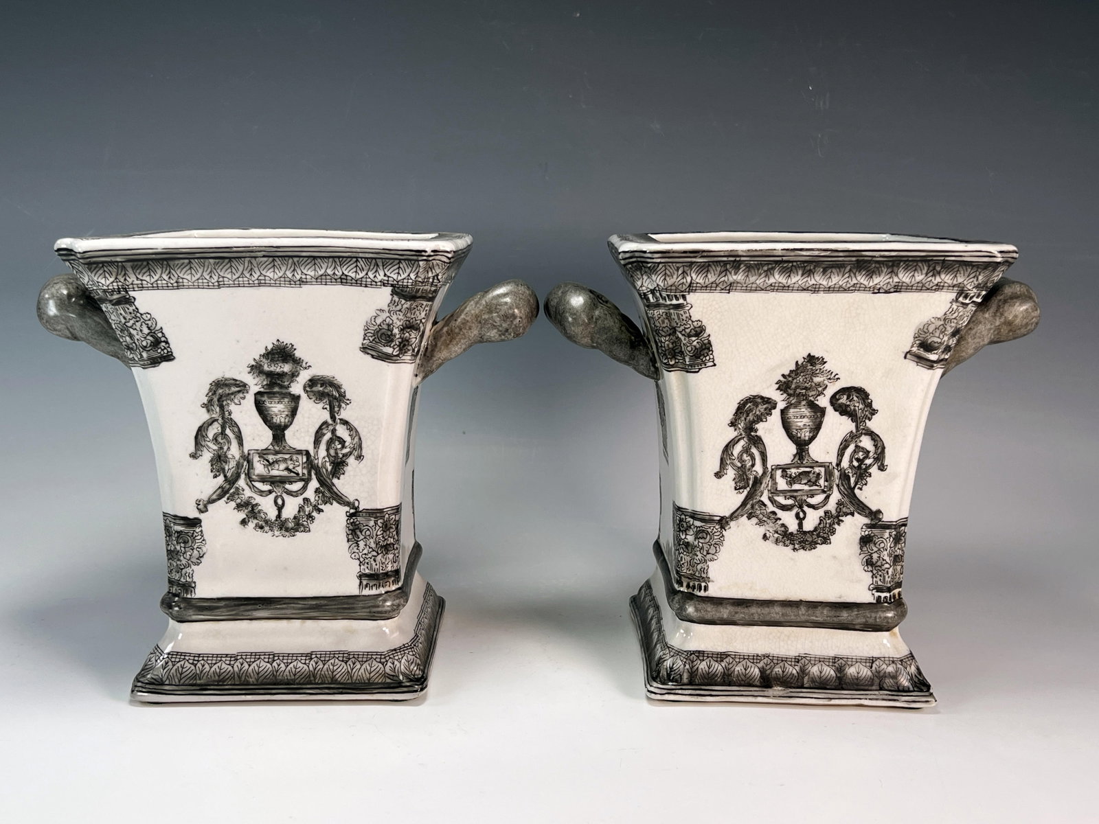 PAIR OF BLACK AND WHITE VASES: PAIR OF BLACK AND WHITE VASES