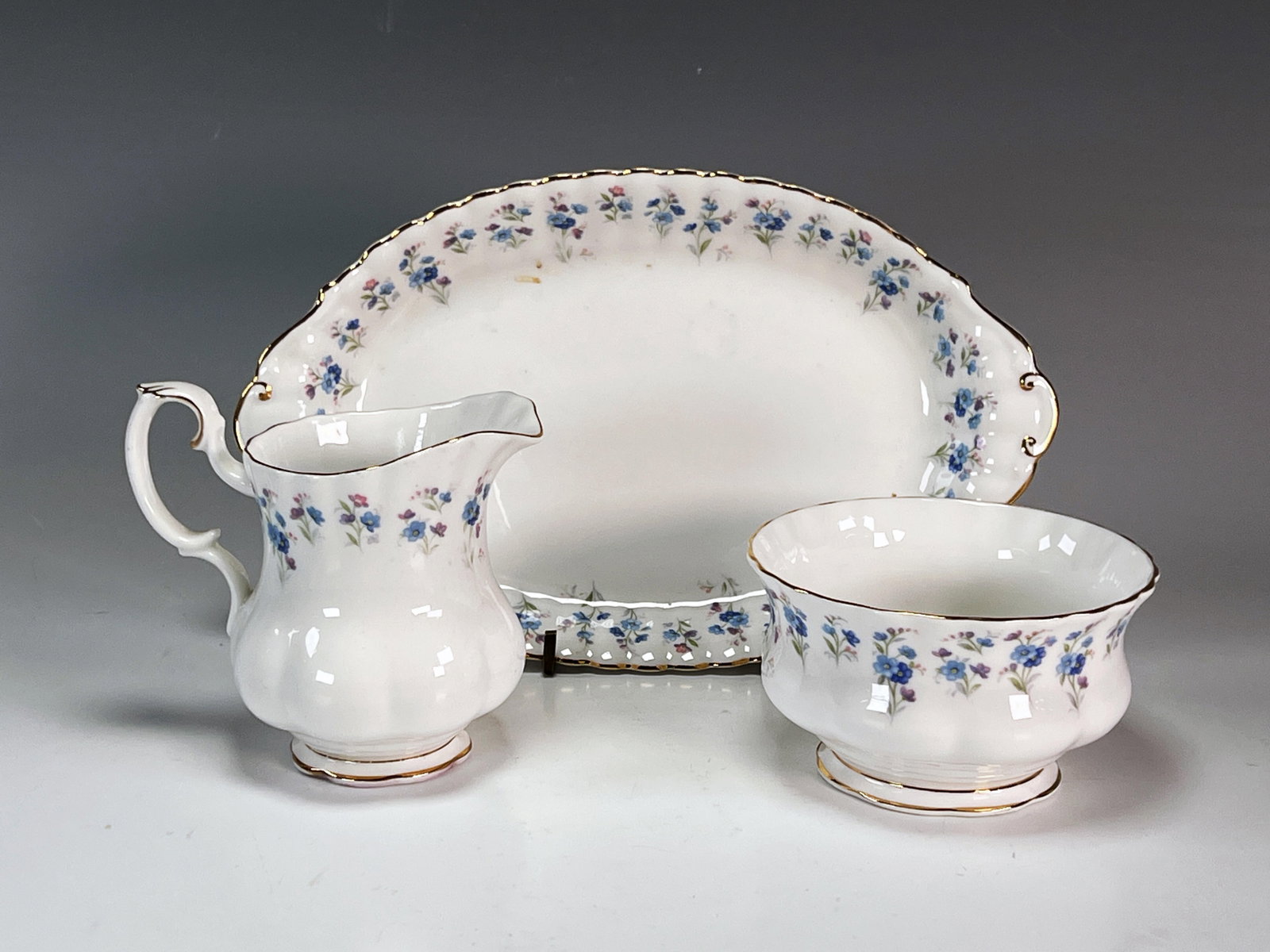 ROYAL ALBERT MEMORY LANE CREAM AND SUGAR 3 PIECE SET: ROYAL ALBERT MEMORY LANE CREAM AND SUGAR 3 PIECE S