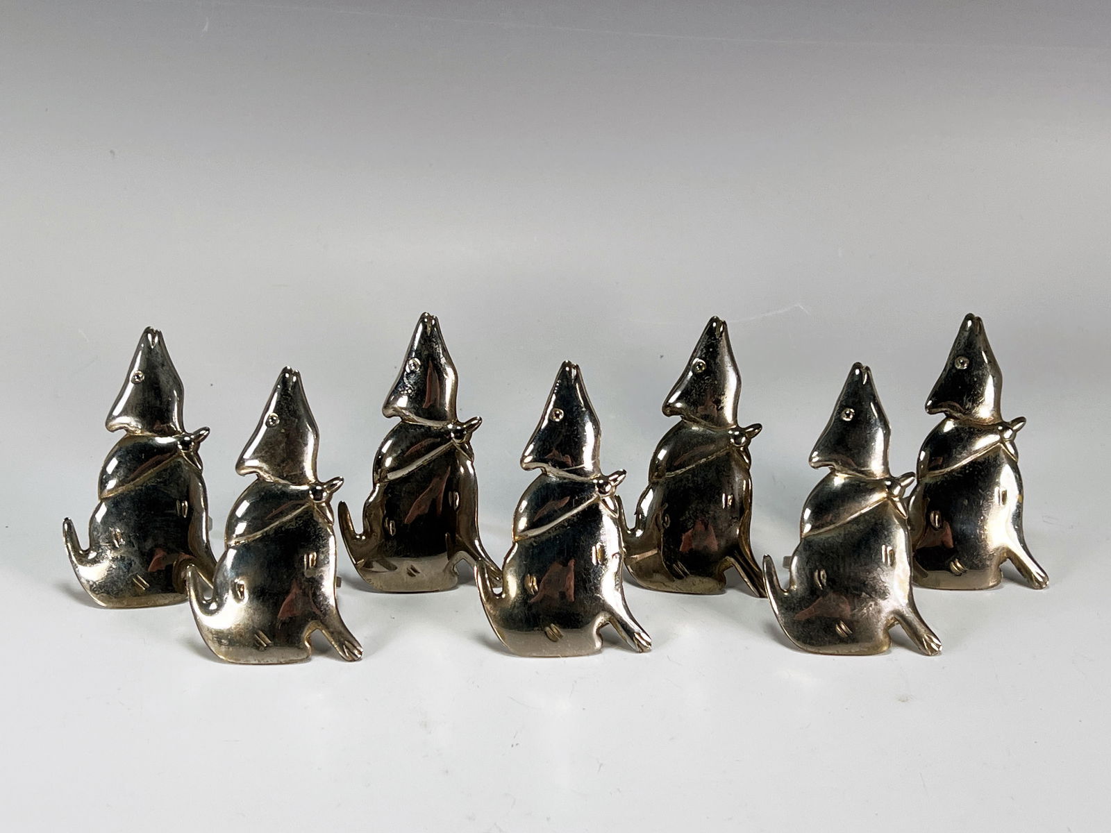 HOWLING DOG NAPKIN RINGS: HOWLING DOG NAPKIN RINGS