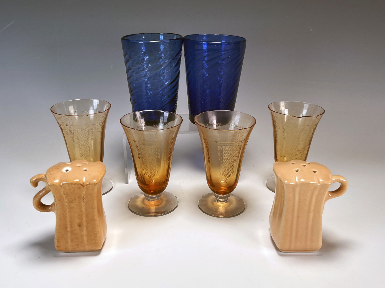 COLORFUL GLASSWARE CERAMIC SALT & PEPPER (1 of 5)