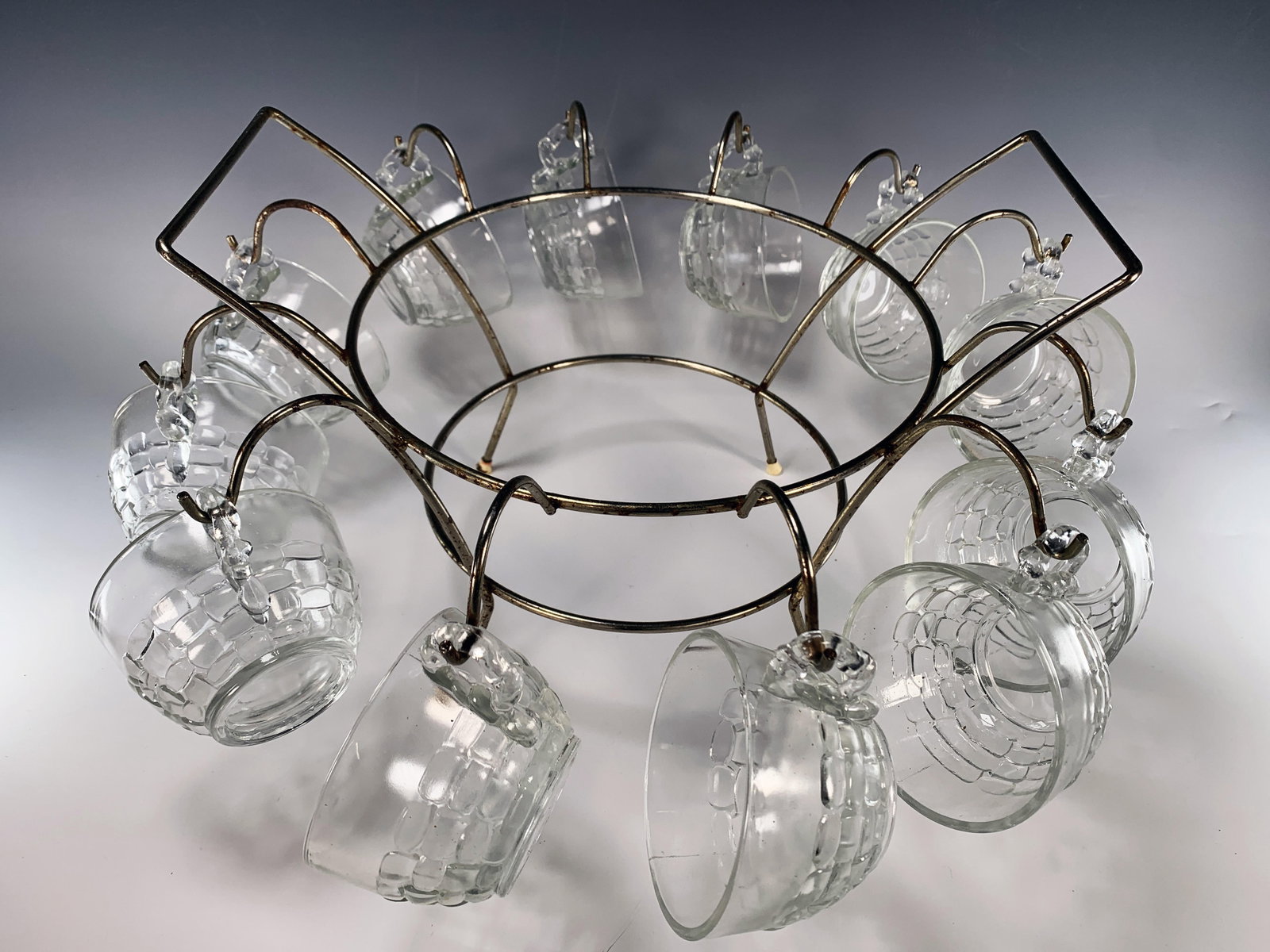 VINTAGE PUNCH BOWL STAND WITH 12 CUPS: VINTAGE PUNCH BOWL STAND WITH 12 CUPS
