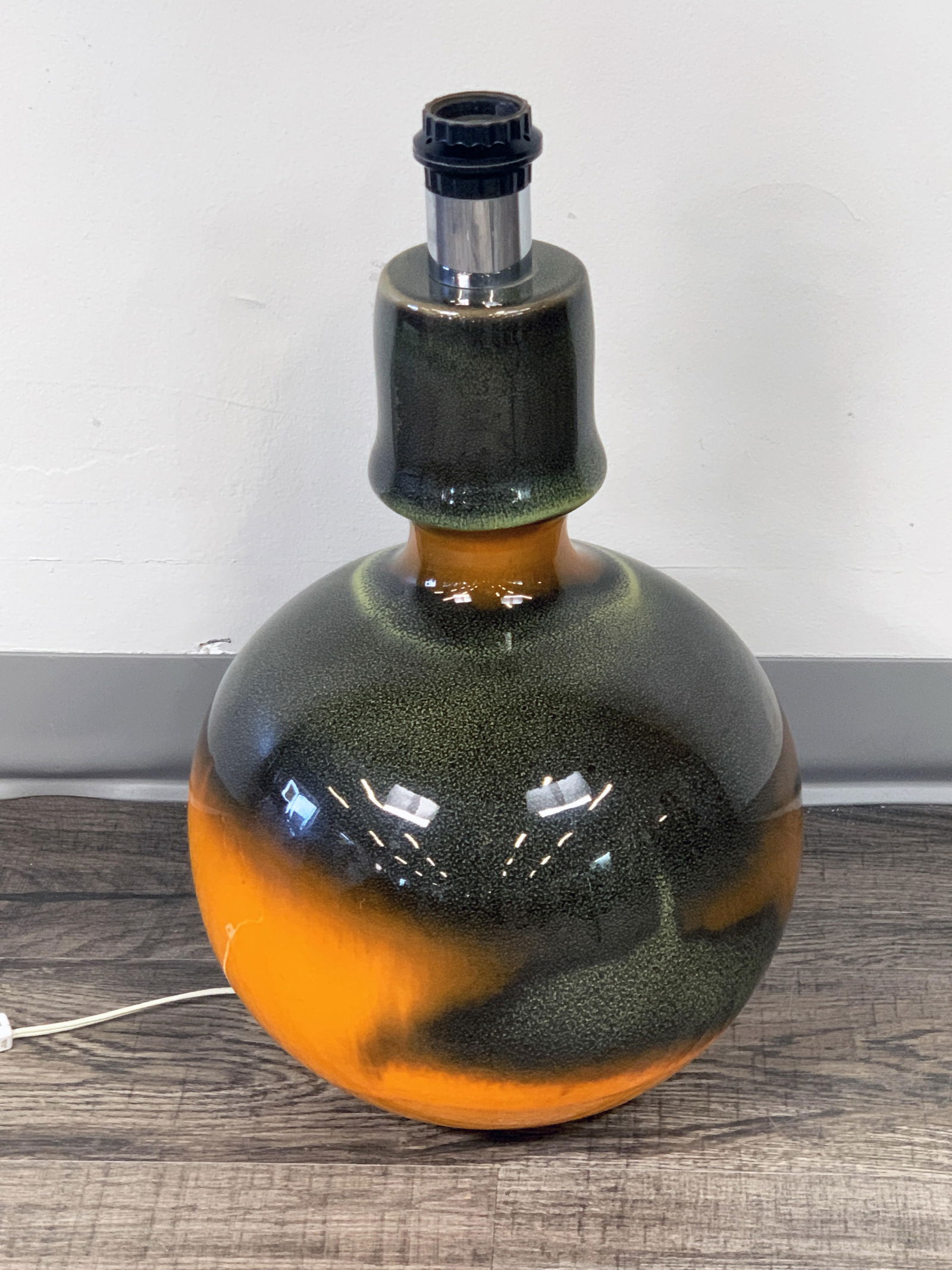 MID CENTURY CERAMIC BURNT ORANGE GLOBE LAMP (1 of 5)