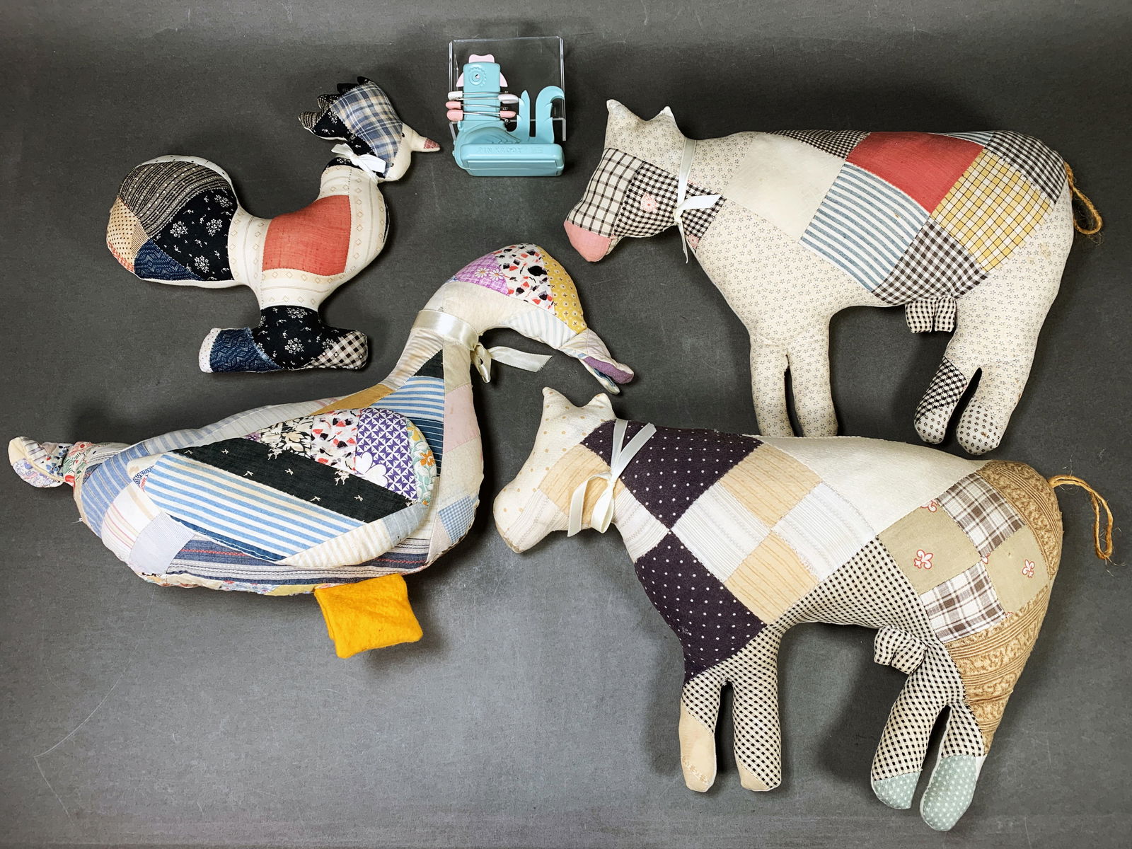 VINTAGE PATCHWORK STUFFED ANIMALS & BABY DIAPER PIN KADDY (1 of 4)