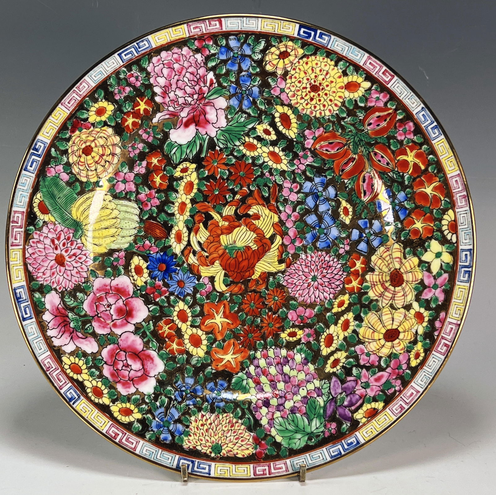 CHINESE THOUSAND FLOWER PLATE WITH MEANDER BORDER (1 of 3)