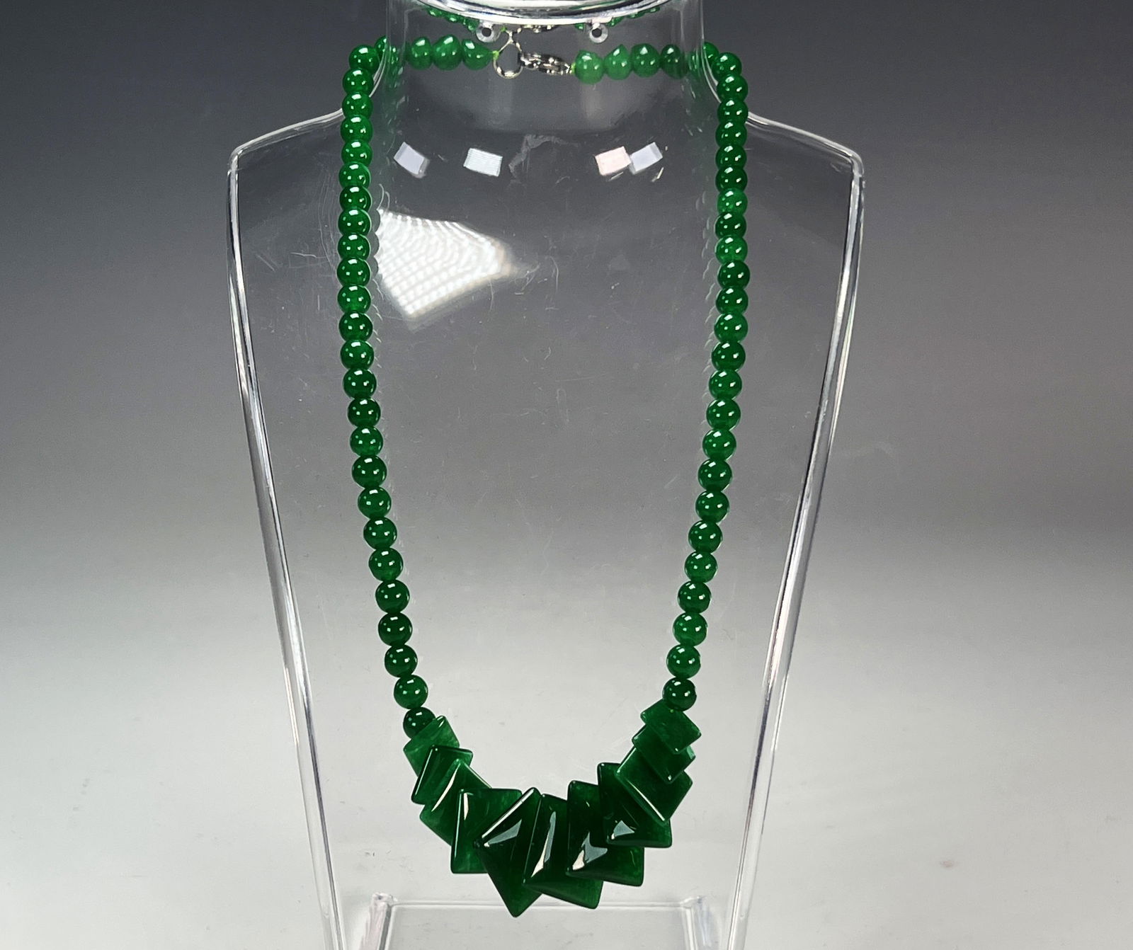 GREEN JADE SQUARE BEAD NECKLACE (1 of 2)