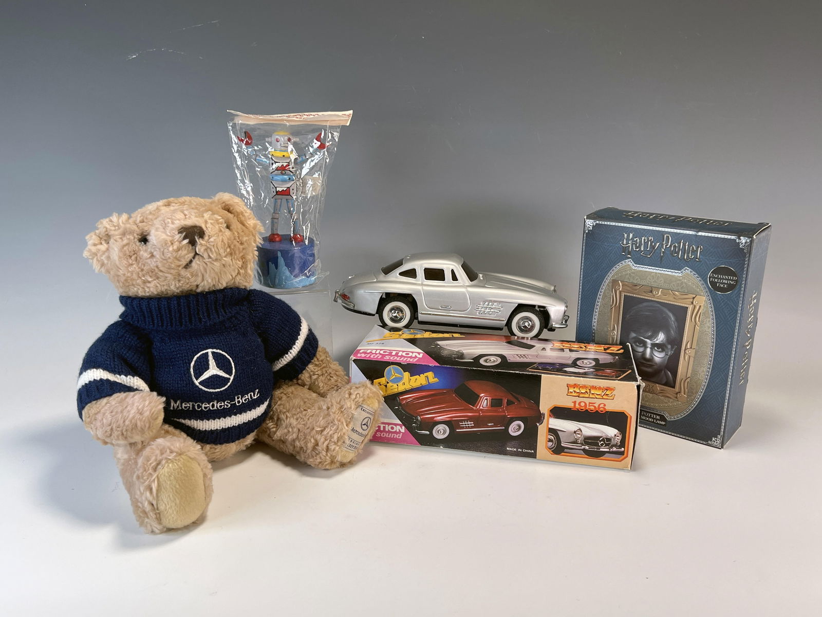 COLLECTIBLE LOT MERCEDES BENZ, HARRY POTTER (1 of 5)