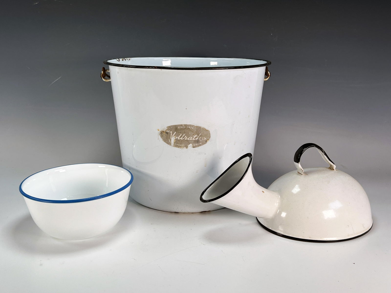 VINTAGE ENAMELWARE ITEMS CORELLE LUXE (1 of 4)