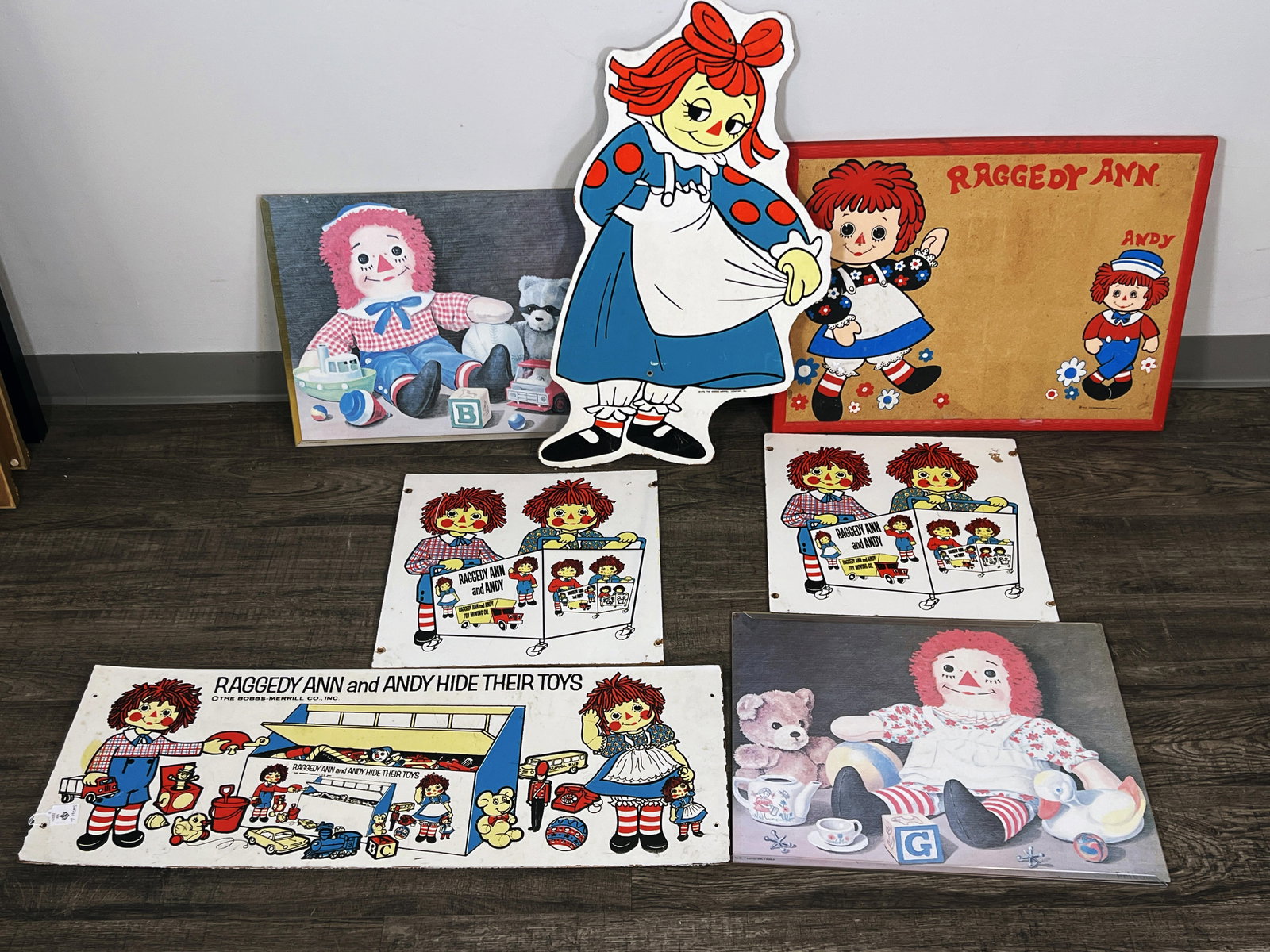 VINTAGE RAGGEDY ANN & ANDY '74 BOBBS MERRILL CORKBOARD, FRAMED PRINTS LOT: VINTAGE RAGGEDY ANN & ANDY '74 BOBBS MERRILL CORKB