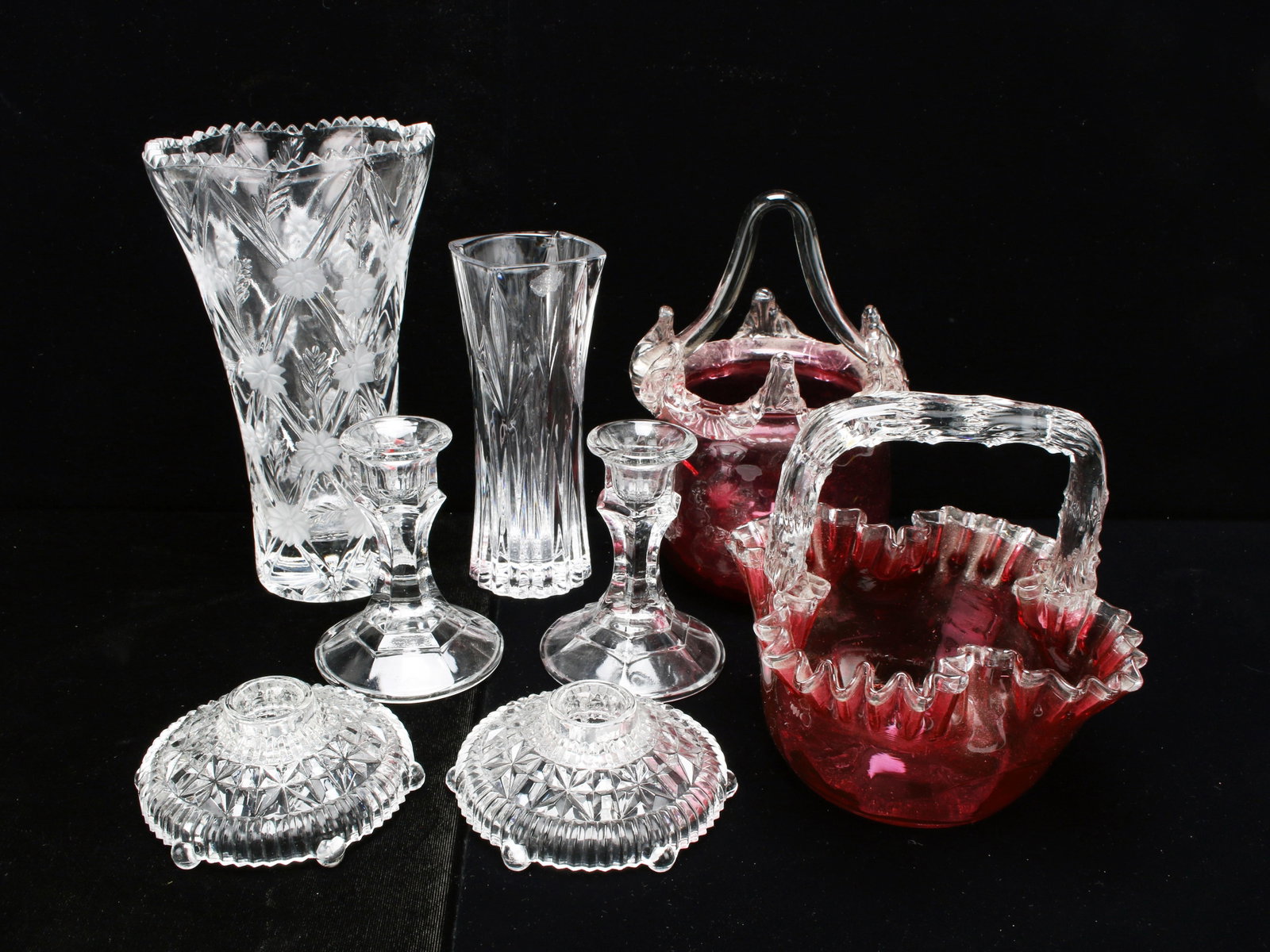 LOT OF CUT GLASS AND CRANBERRY GLASS: LOT OF CUT GLASS AND CRANBERRY GLASS