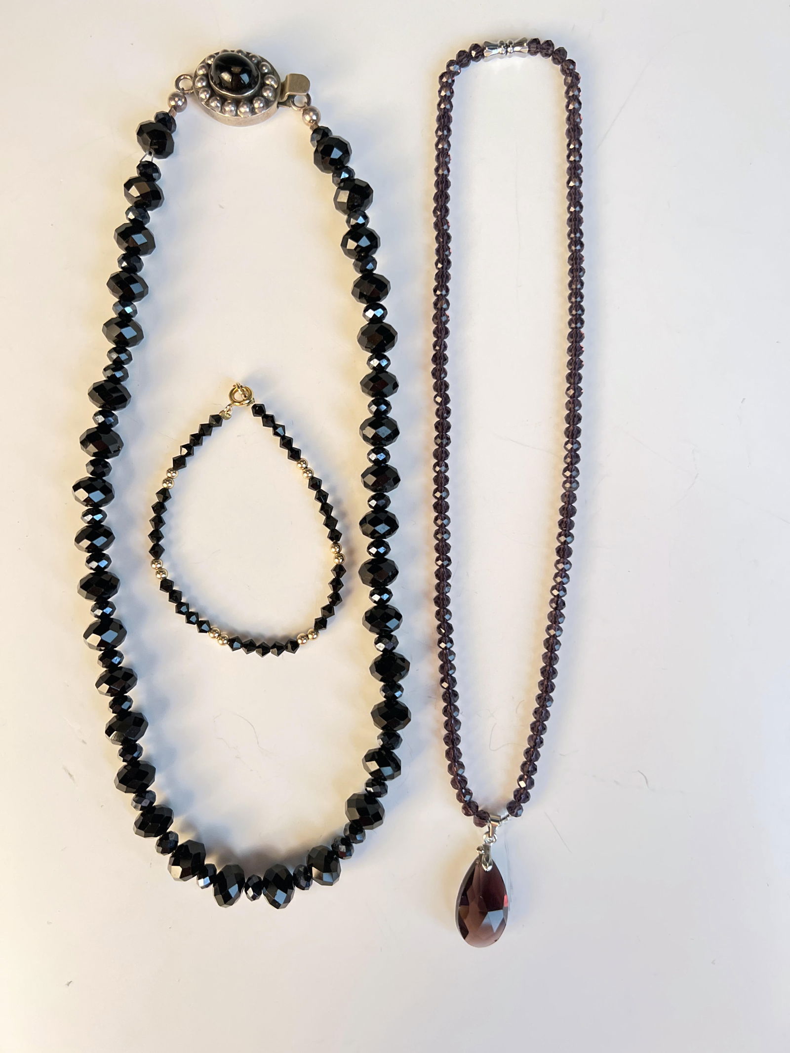 TWO FACETED GLASS BEAD NECKLACES & BRACELET (1 of 5)