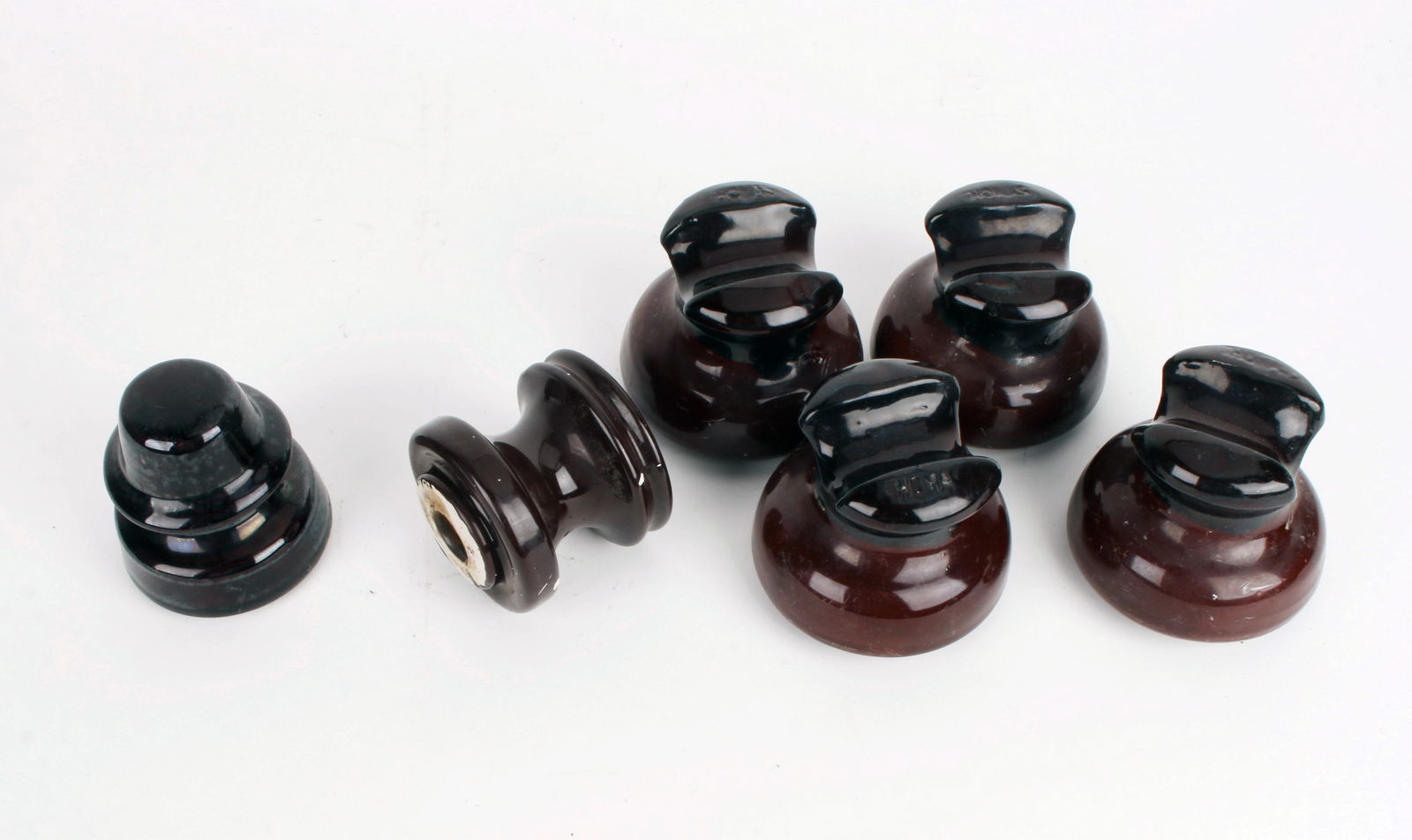 6 VINTAGE CERAMIC INSULATORS THOMAS (1 of 5)
