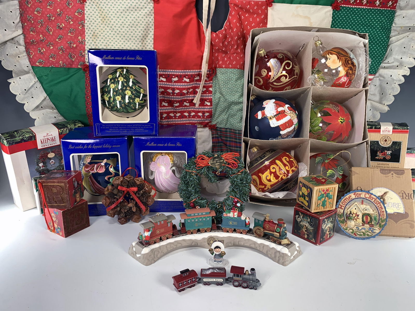 CHRISTMAS ORNAMENTS & DECOR HALLMARK JIM SHORE (1 of 8)