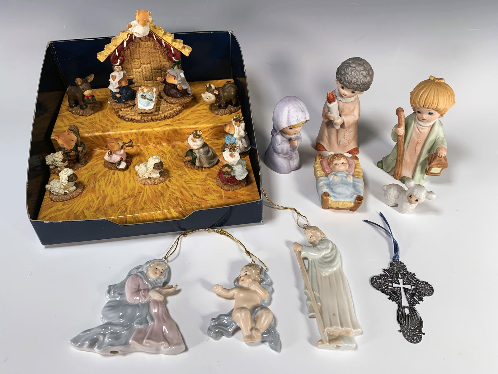 VARIOUS PIECES OF CERAMIC NATIVITY SCENES (1 of 7)