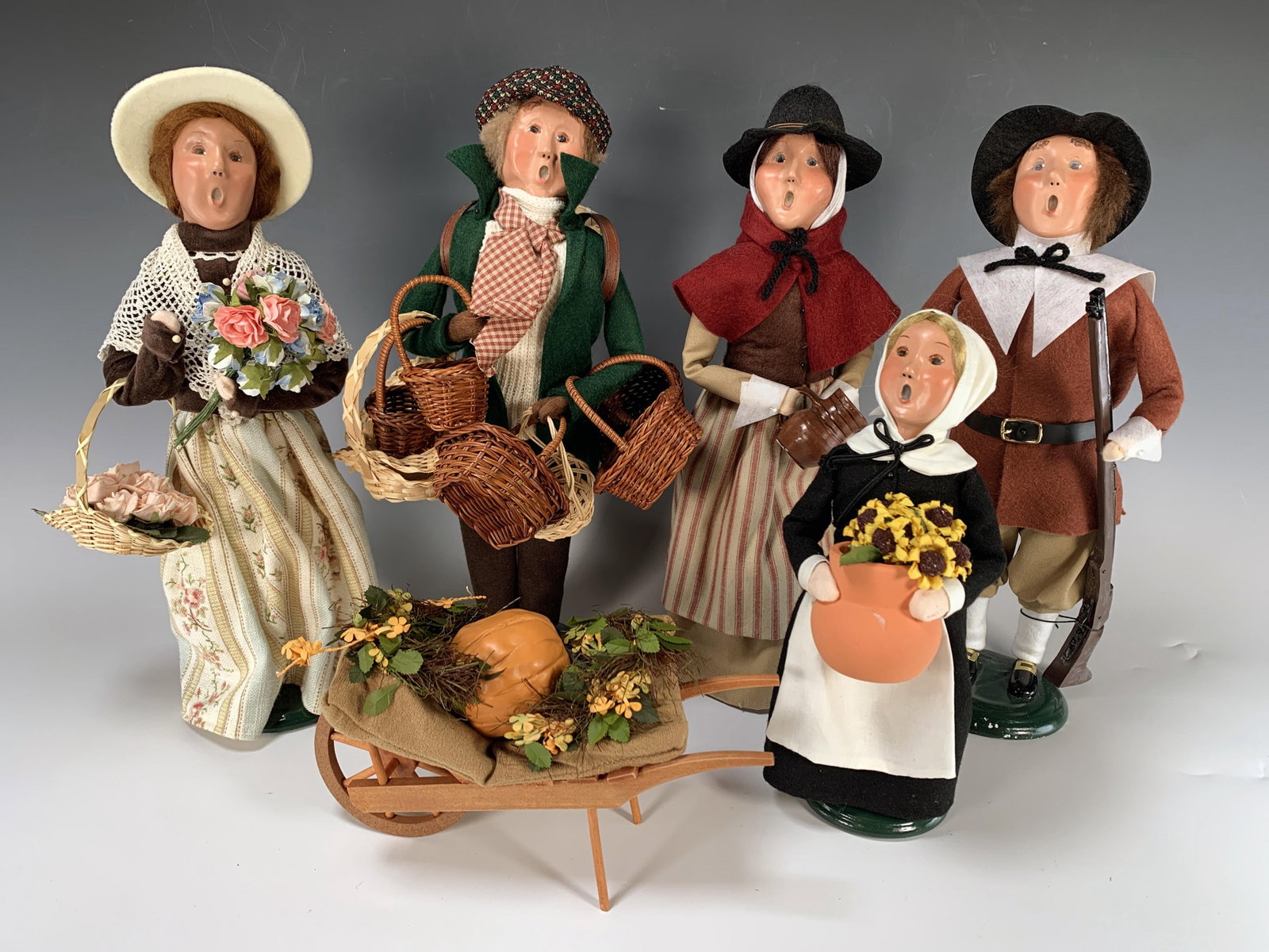 5 BYER'S CHOICE CAROLERS:  5 Byer's Choice Carolers Thanksgiving Market Theme