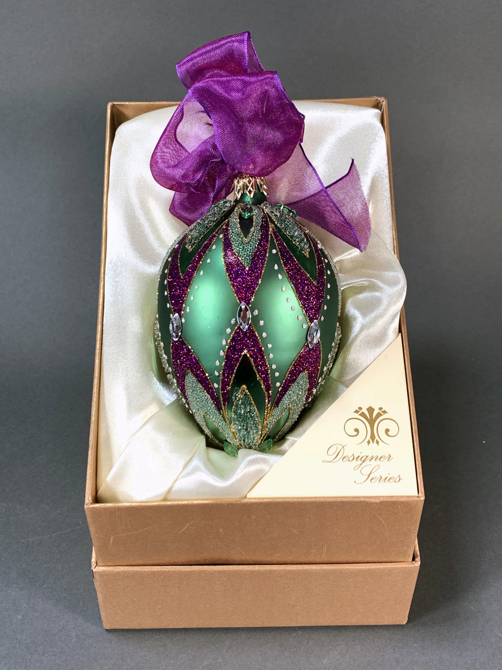 DESIGNER SERIES CHRISTMAS ORNAMENT IN BOX:  Designer Series Christmas Ornament in Box For Sale