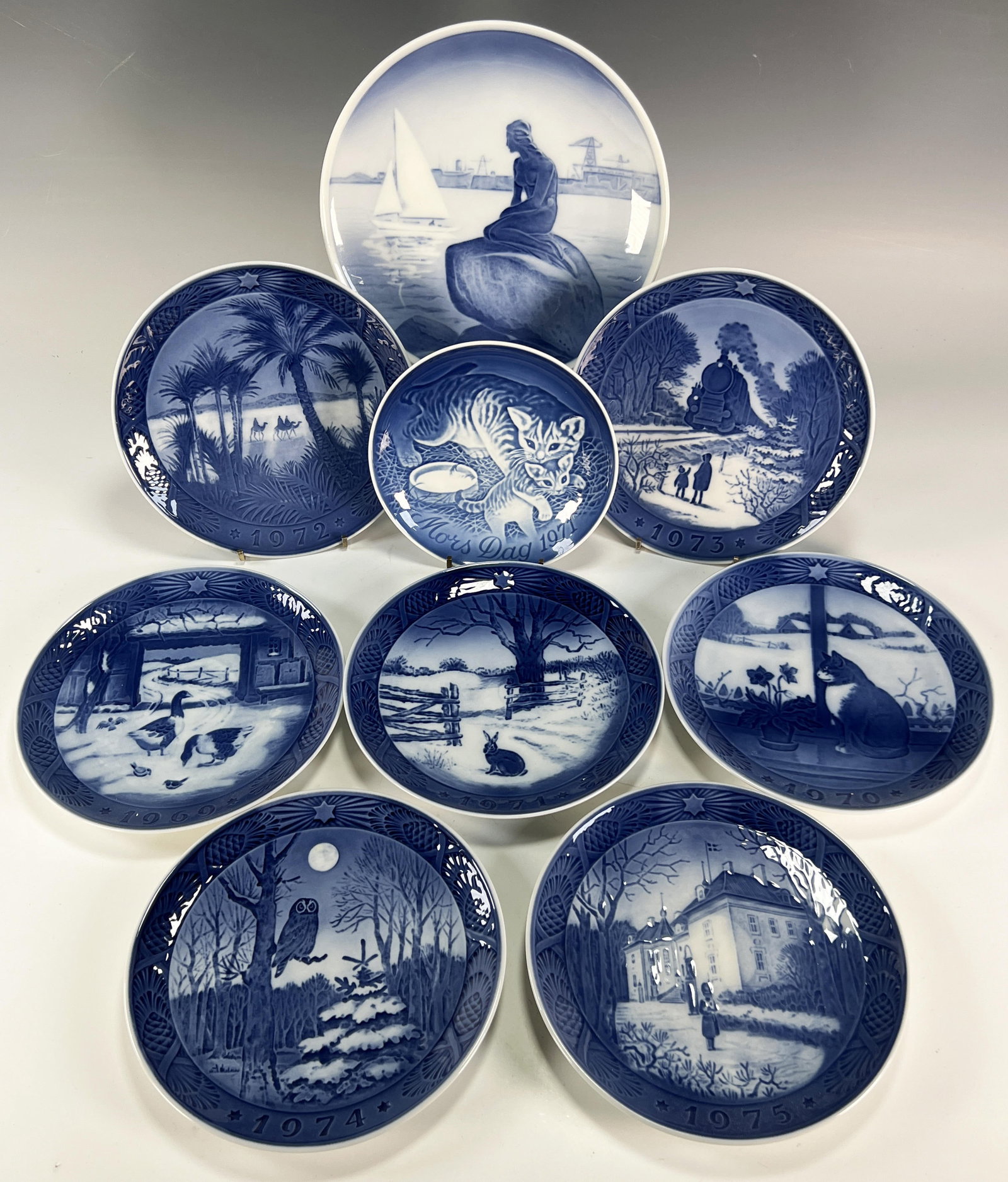 ROYAL COPENHAGEN COLLECTOR PLATES B & G:  Royal Copenhagen Collector Plates B & G