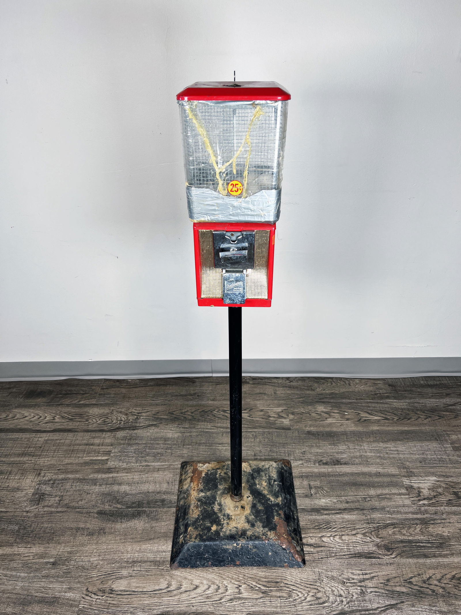 VINTAGE NORTHWESTERN GUMBALL CANDY MACHINE (1 of 4)