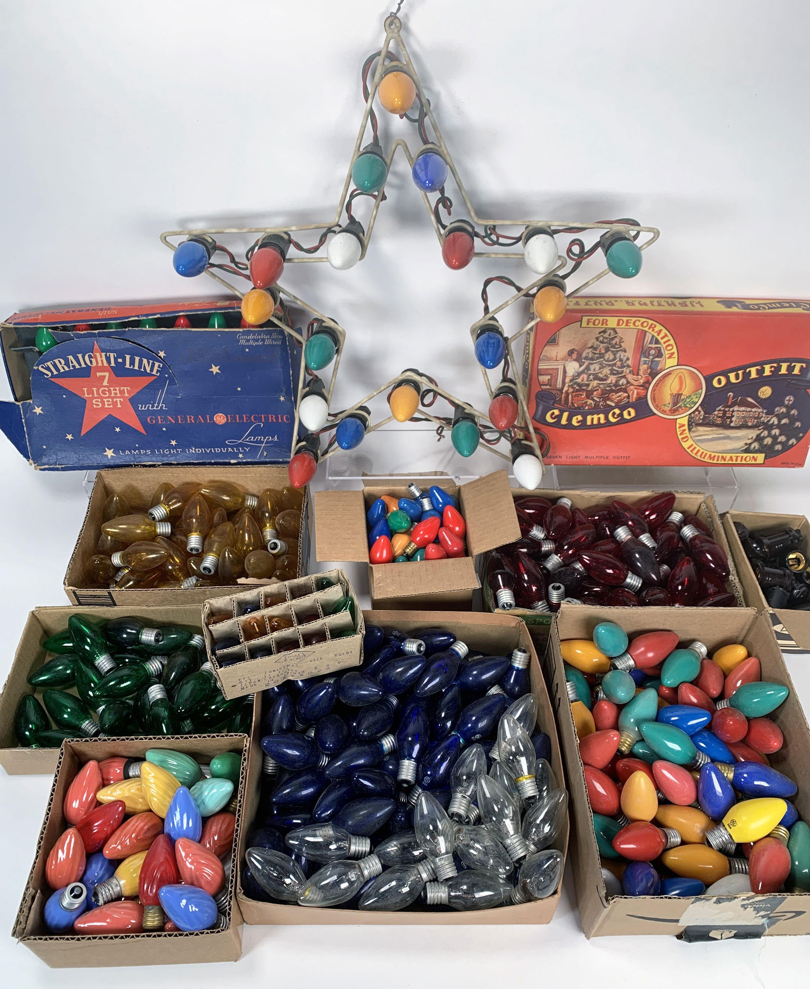 COLLECTION OF VINTAGE CHRISTMAS LIGHTS REPLACEMENT BULBS GE (1 of 10)