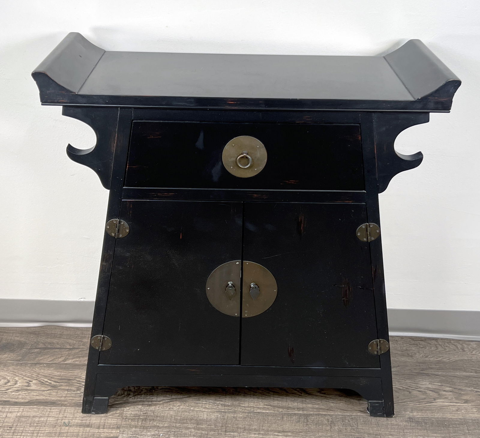 CHINESE STYLE END TABLE (1 of 5)