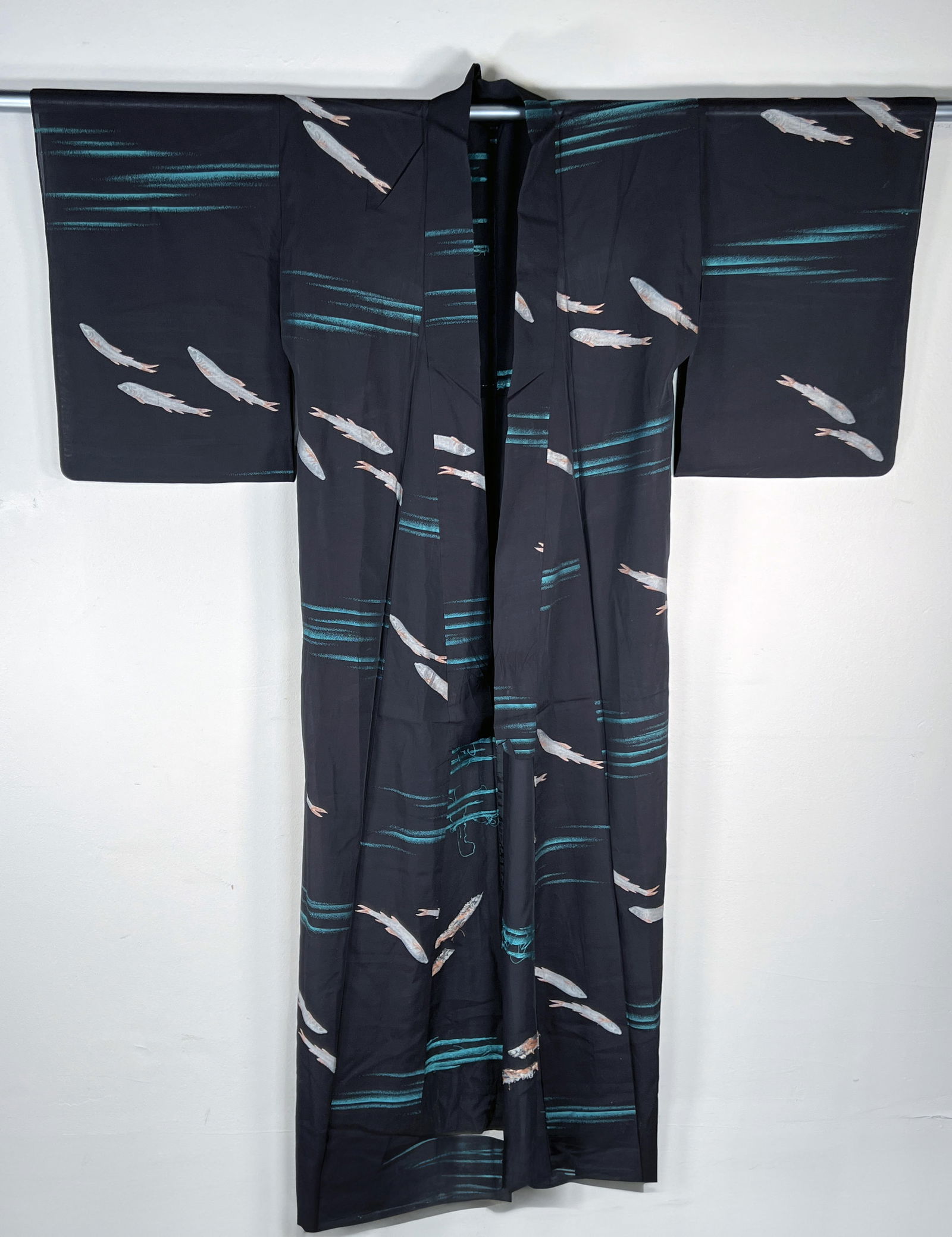 VINTAGE KOI FISH PATTERNED KIMONO (1 of 4)