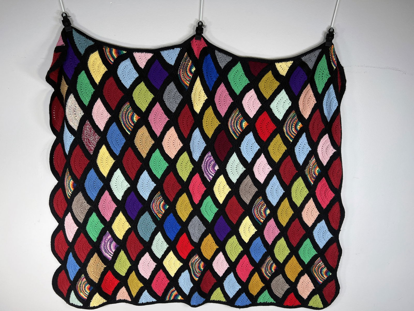 VINTAGE CROCHETED AFGHAN FAN PATTERN BLANKET (1 of 3)