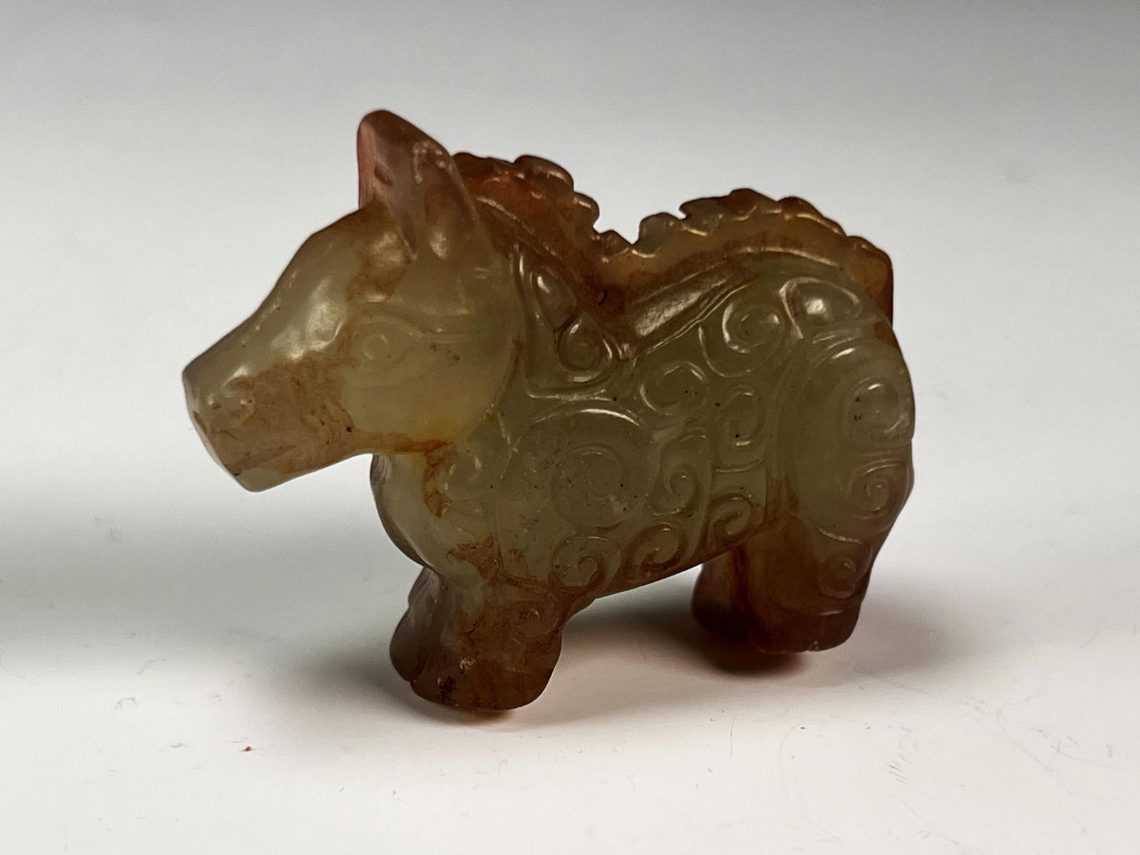 EXQUISITE MINIATURE JADE MYTHICAL BEAST CARVING (1 of 3)