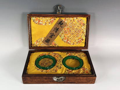 EXQUISITE CHINESE JADE BANGLES IN DECORATIVE DRAGON BOX