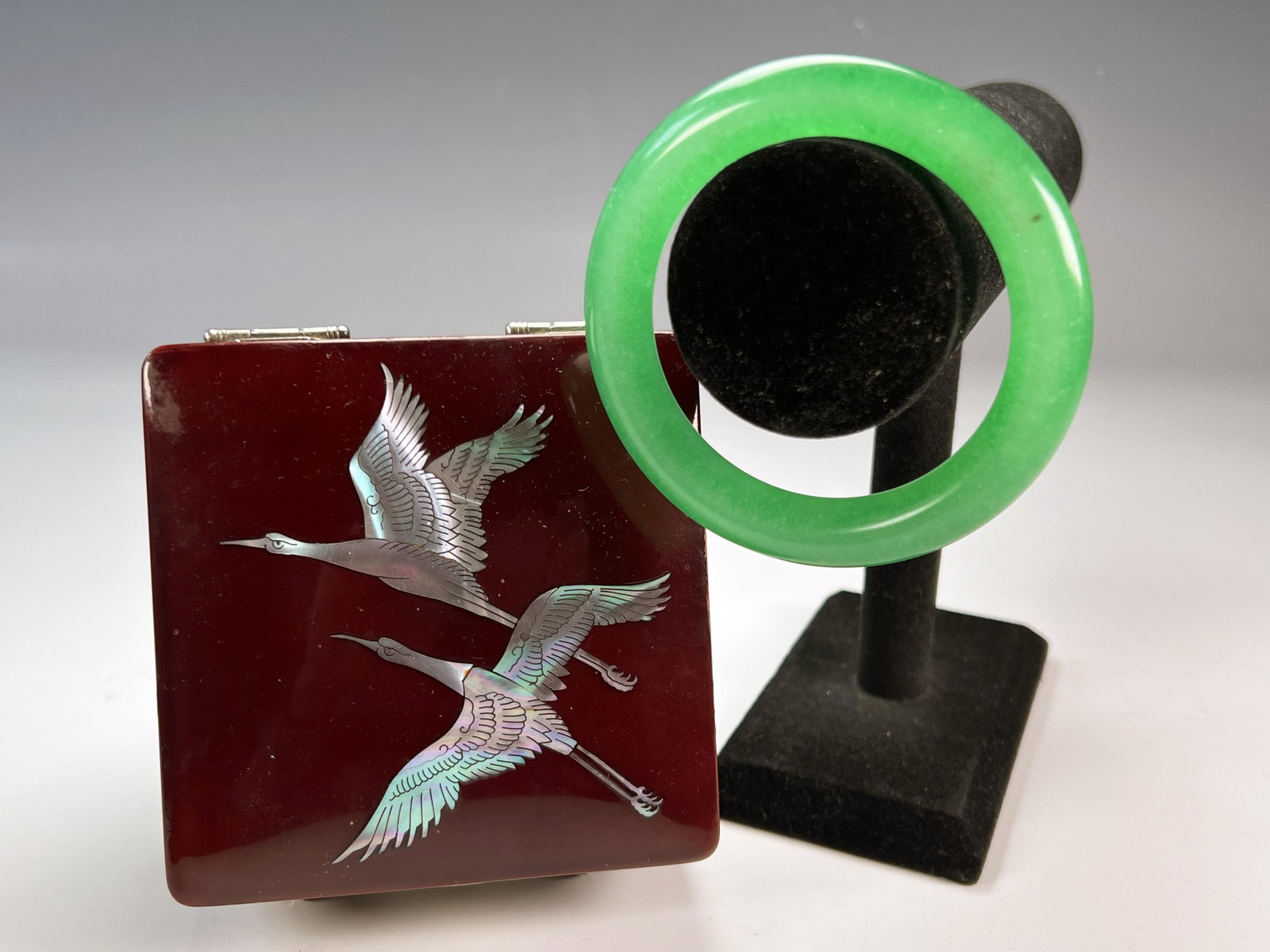 GREEN JADE BANGLE IN BOX WITH MOTHER OF PEARL