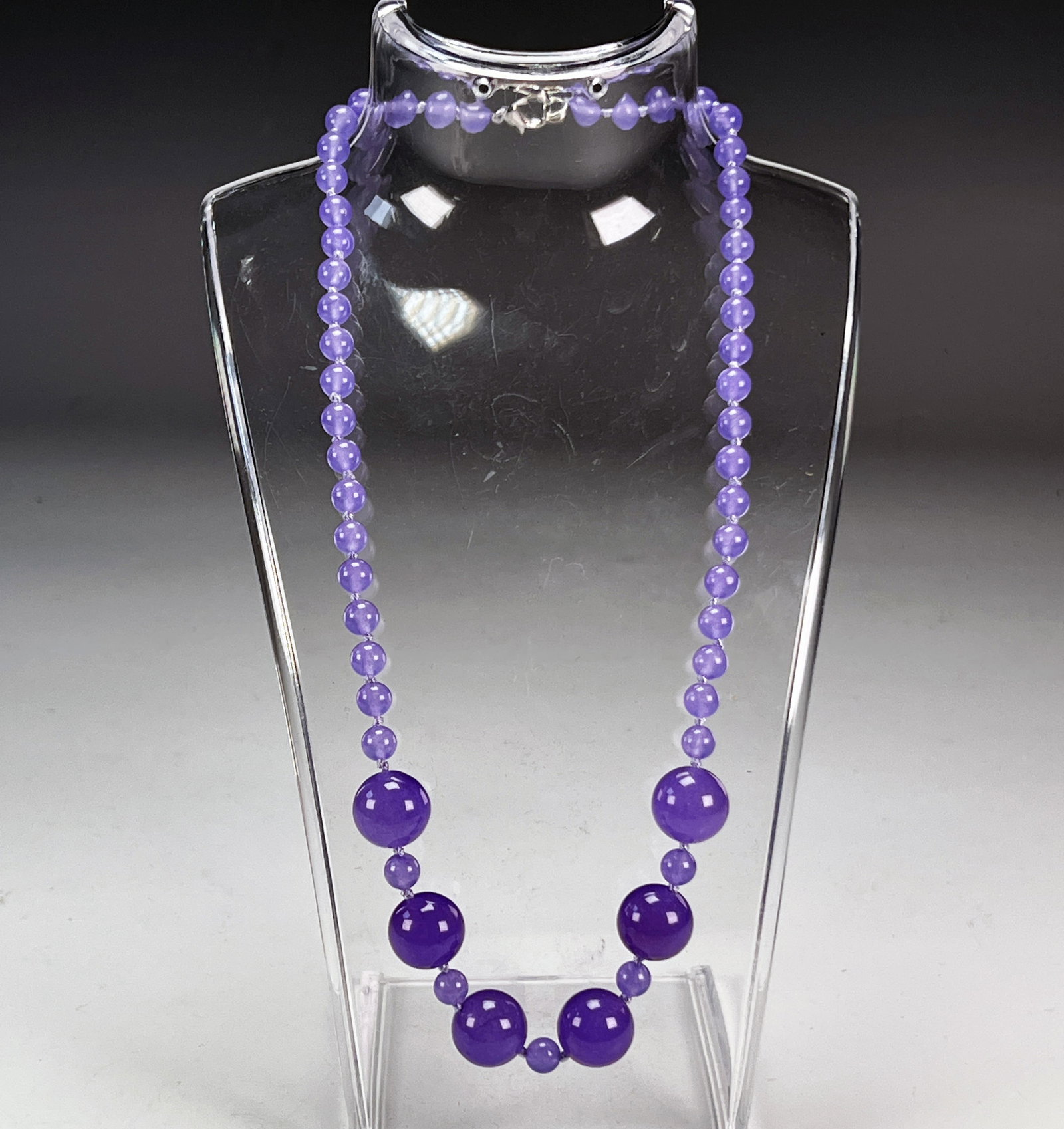 SOPHISTICATED LAVENDER JADE NECKLACE - TRADITIONAL ELEGANCE
