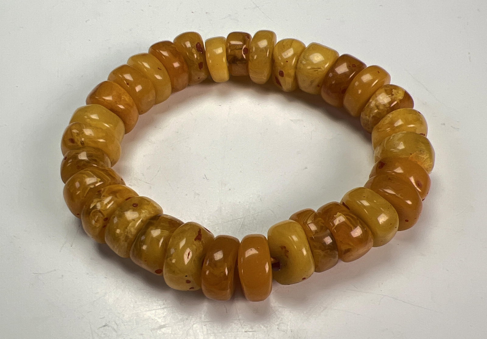 EXQUISITE AMBER-COLORED CHINESE BRACELET - TIMELESS ELEGANCE